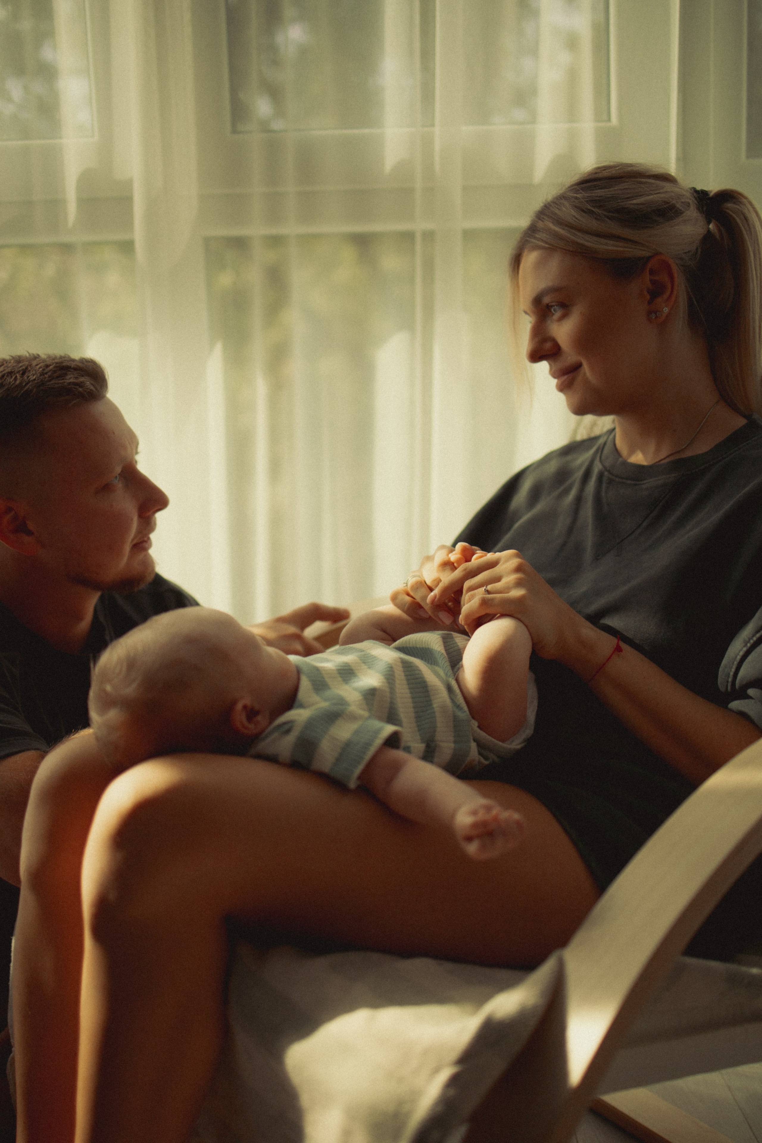 Newborn. Lifestyle photographer Vancouver Island