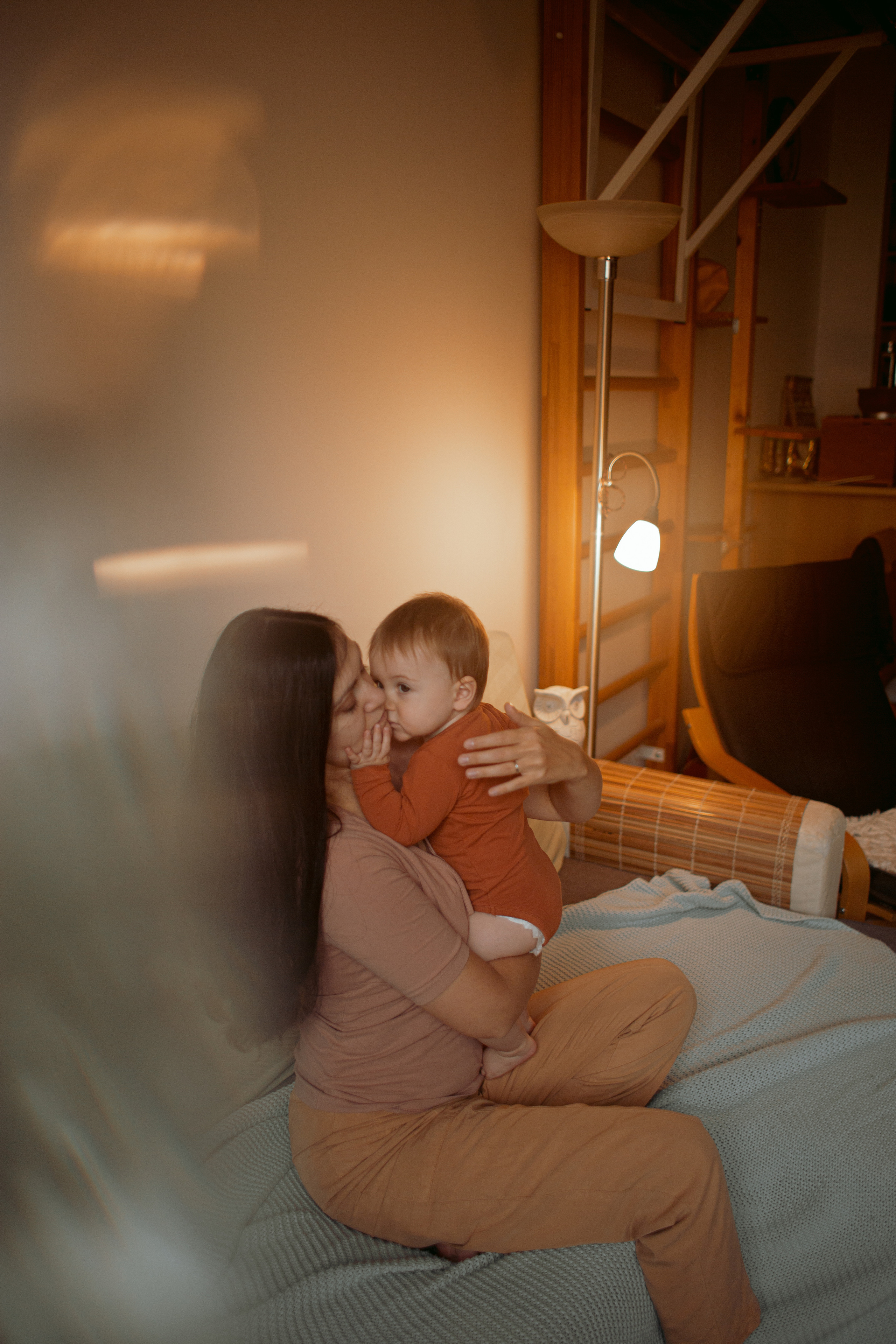 Mom + baby. Lifestyle photographer Vancouver Island