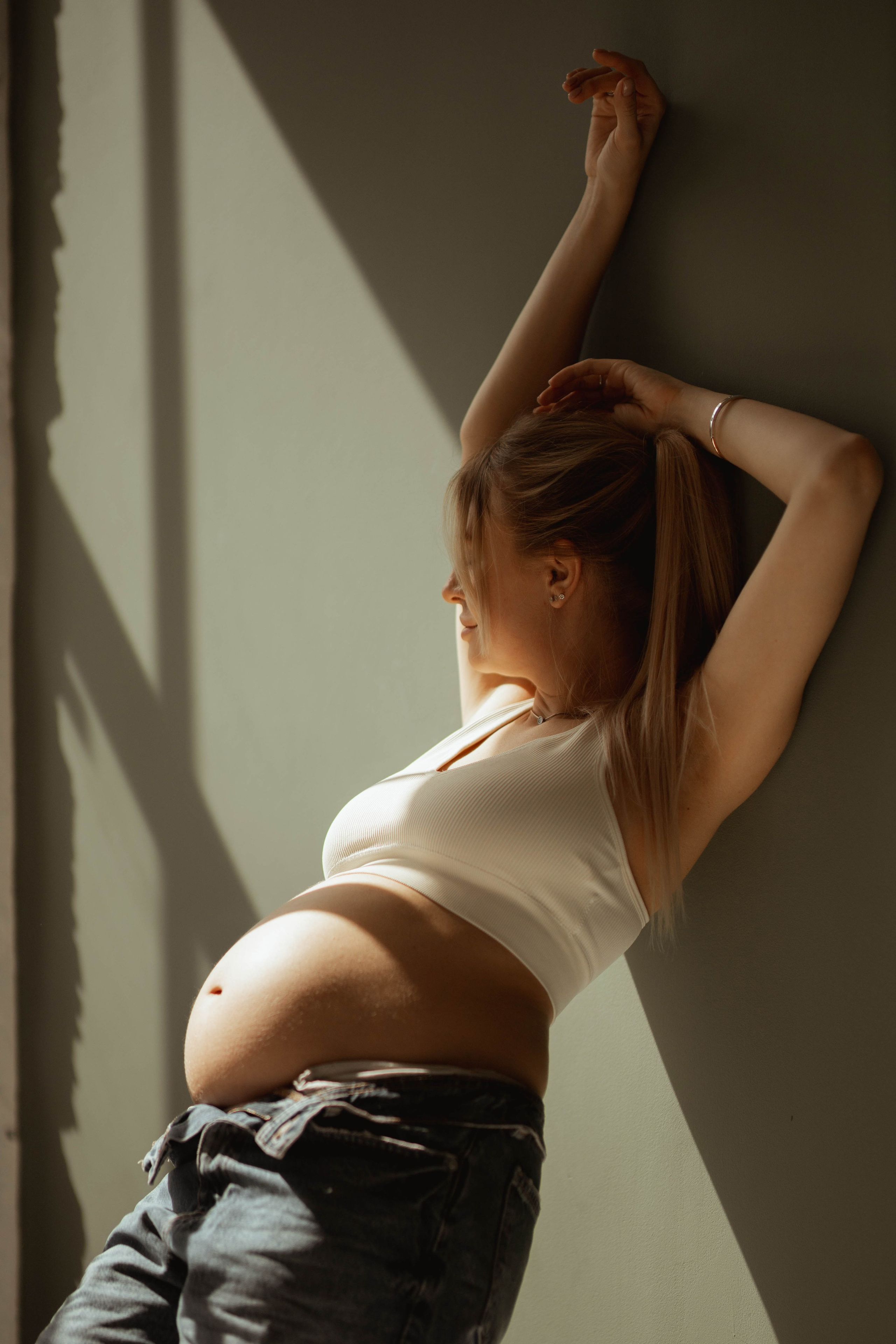 Pregnant. Lifestyle photographer Vancouver Island