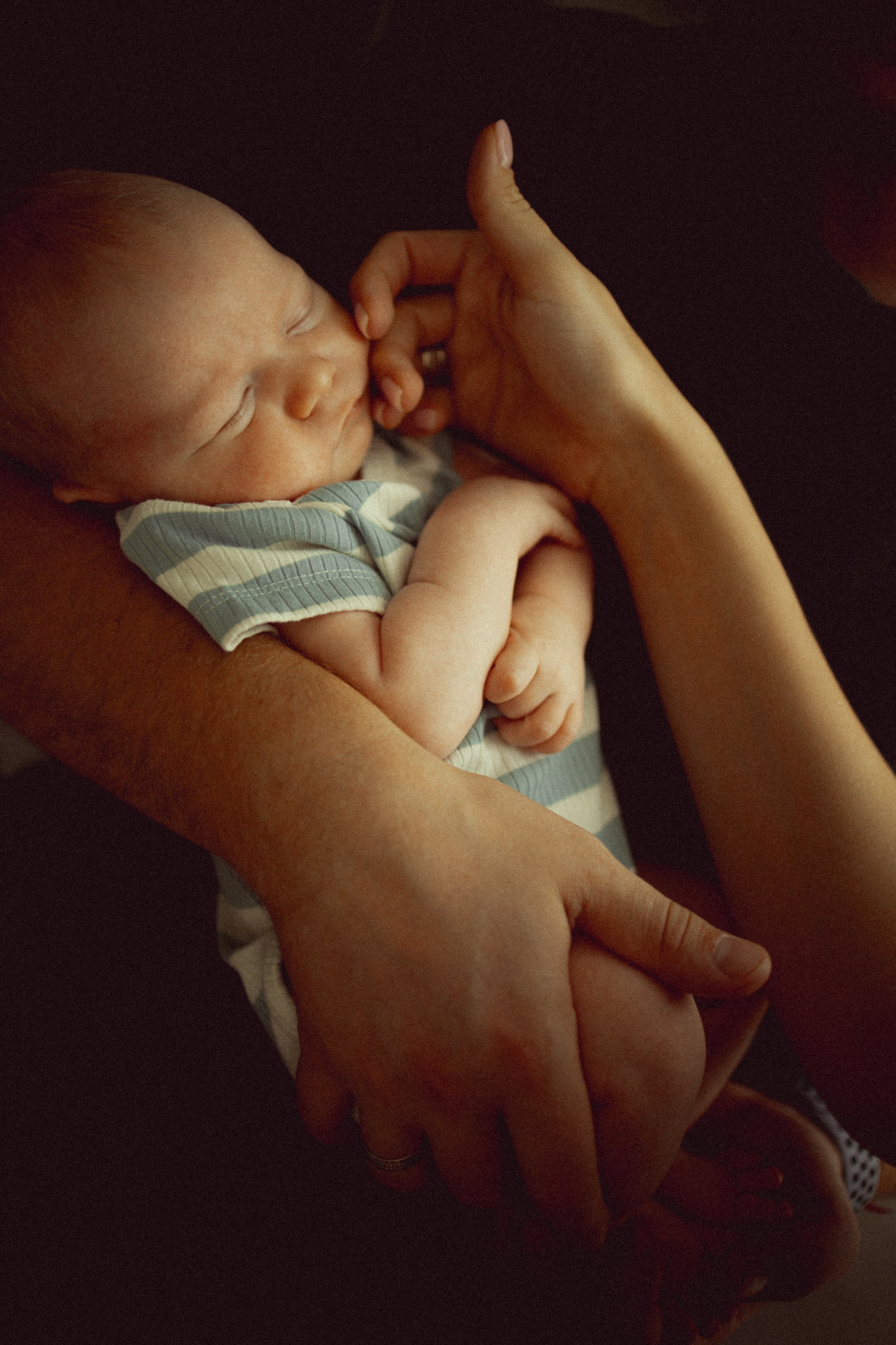 Newborn. Lifestyle photographer Vancouver Island