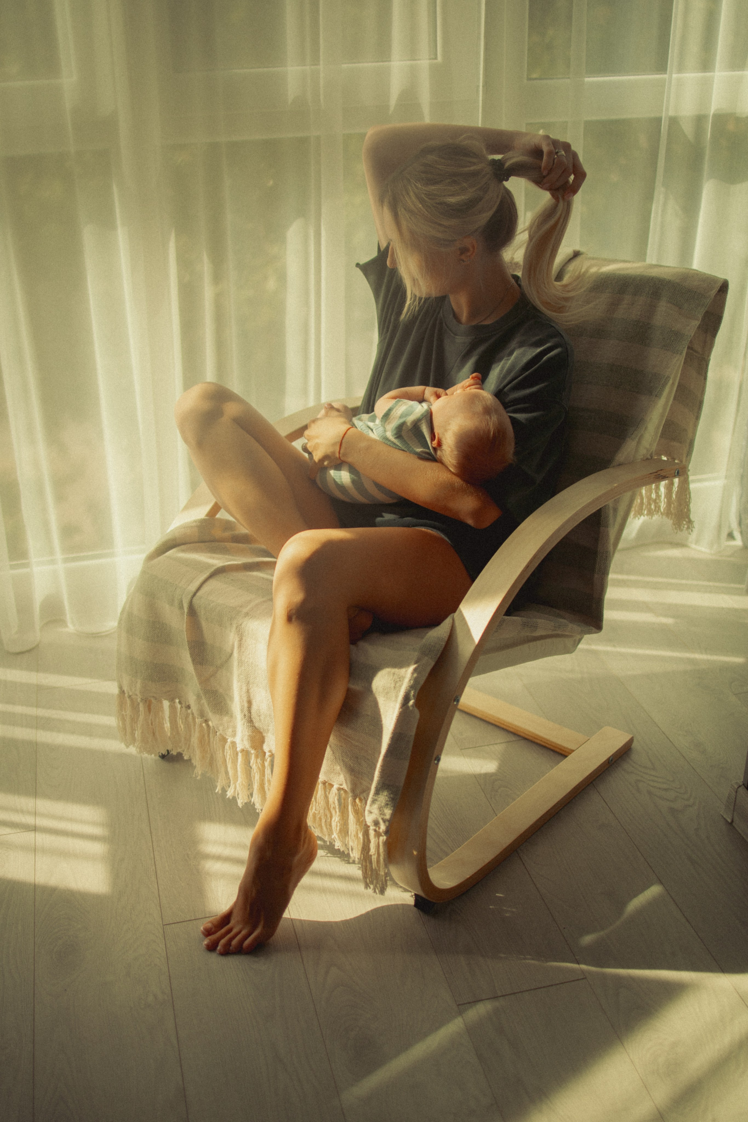 Newborn. Lifestyle photographer Vancouver Island
