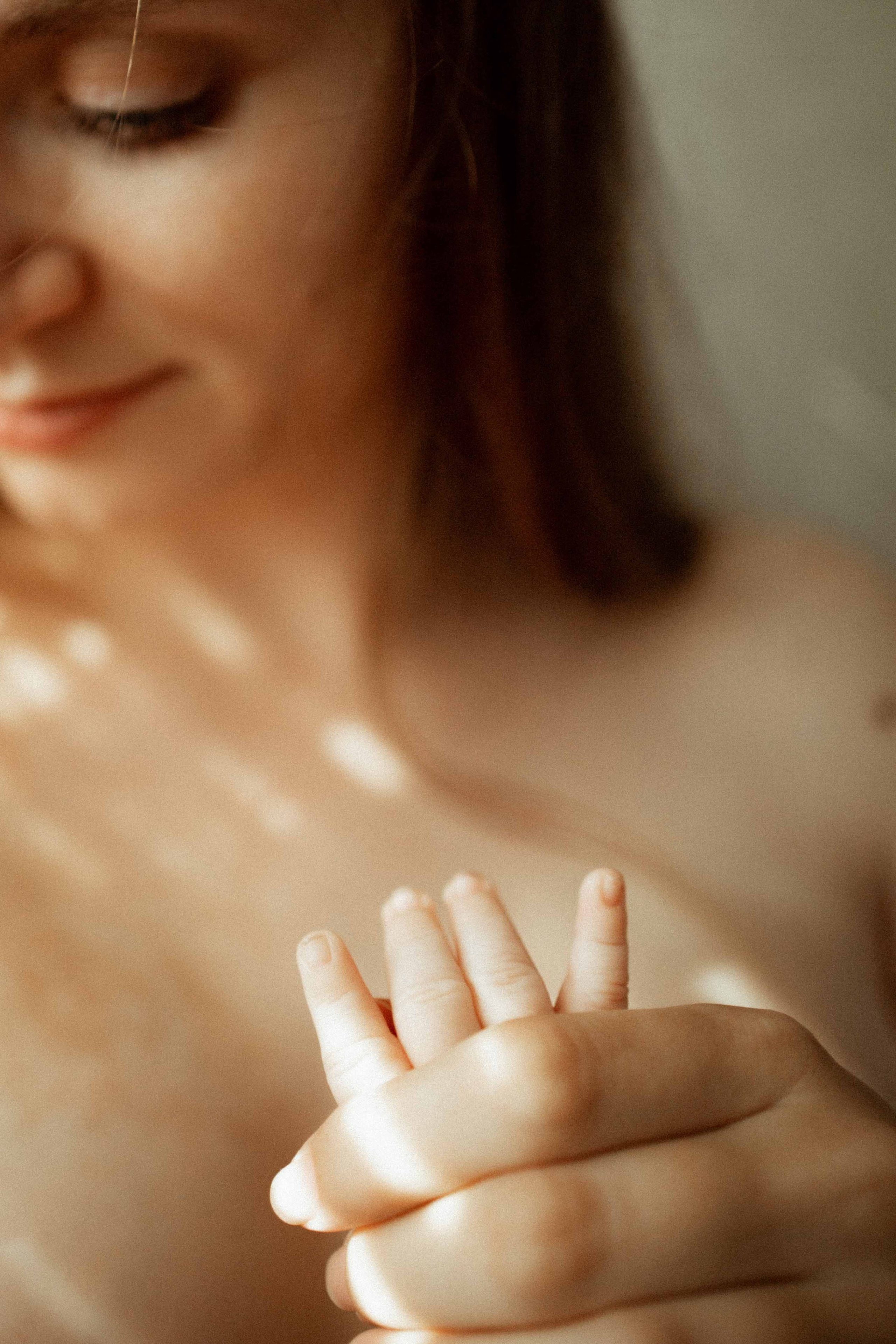 Newborn. Lifestyle photographer Vancouver Island