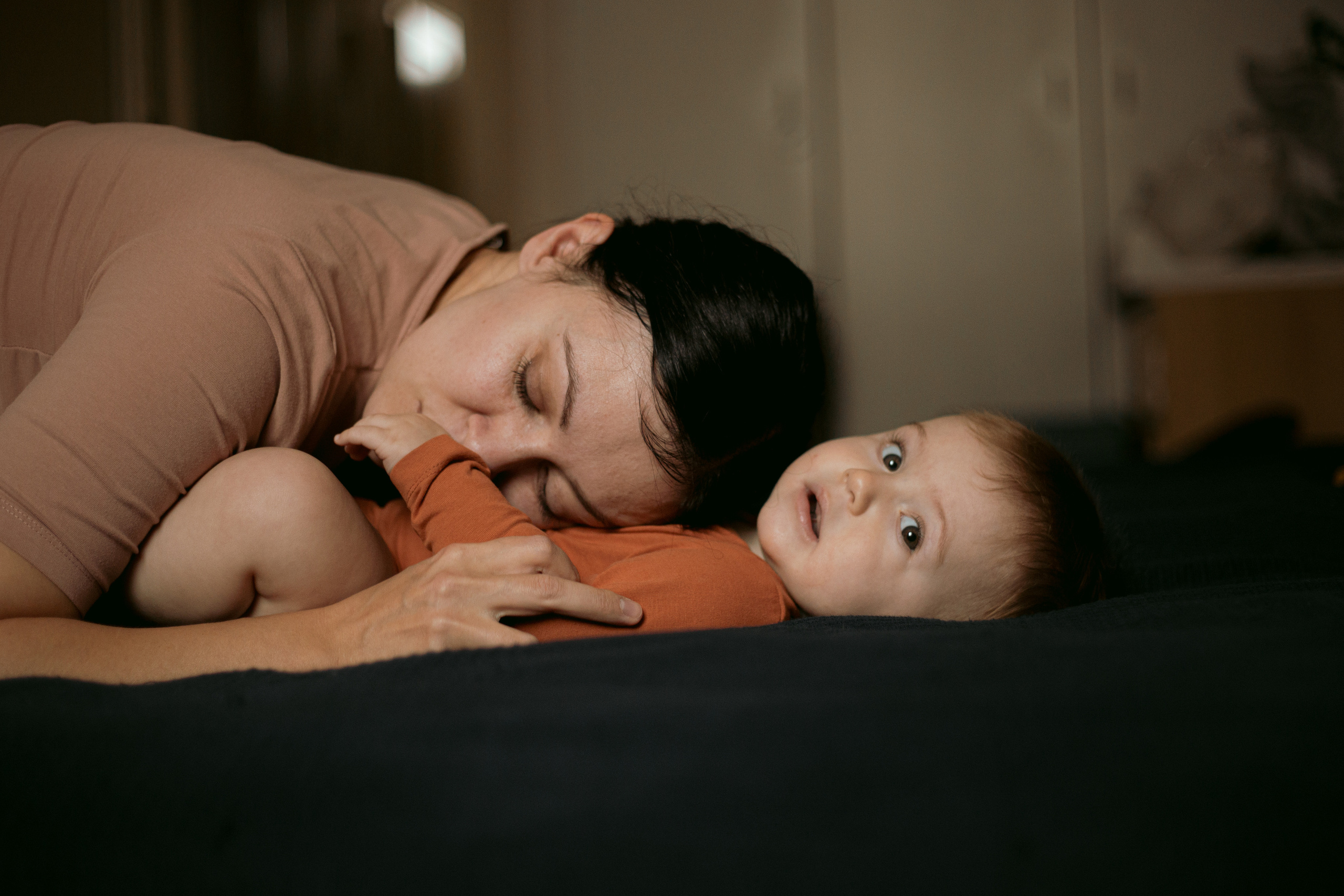 Mom + baby. Lifestyle photographer Vancouver Island