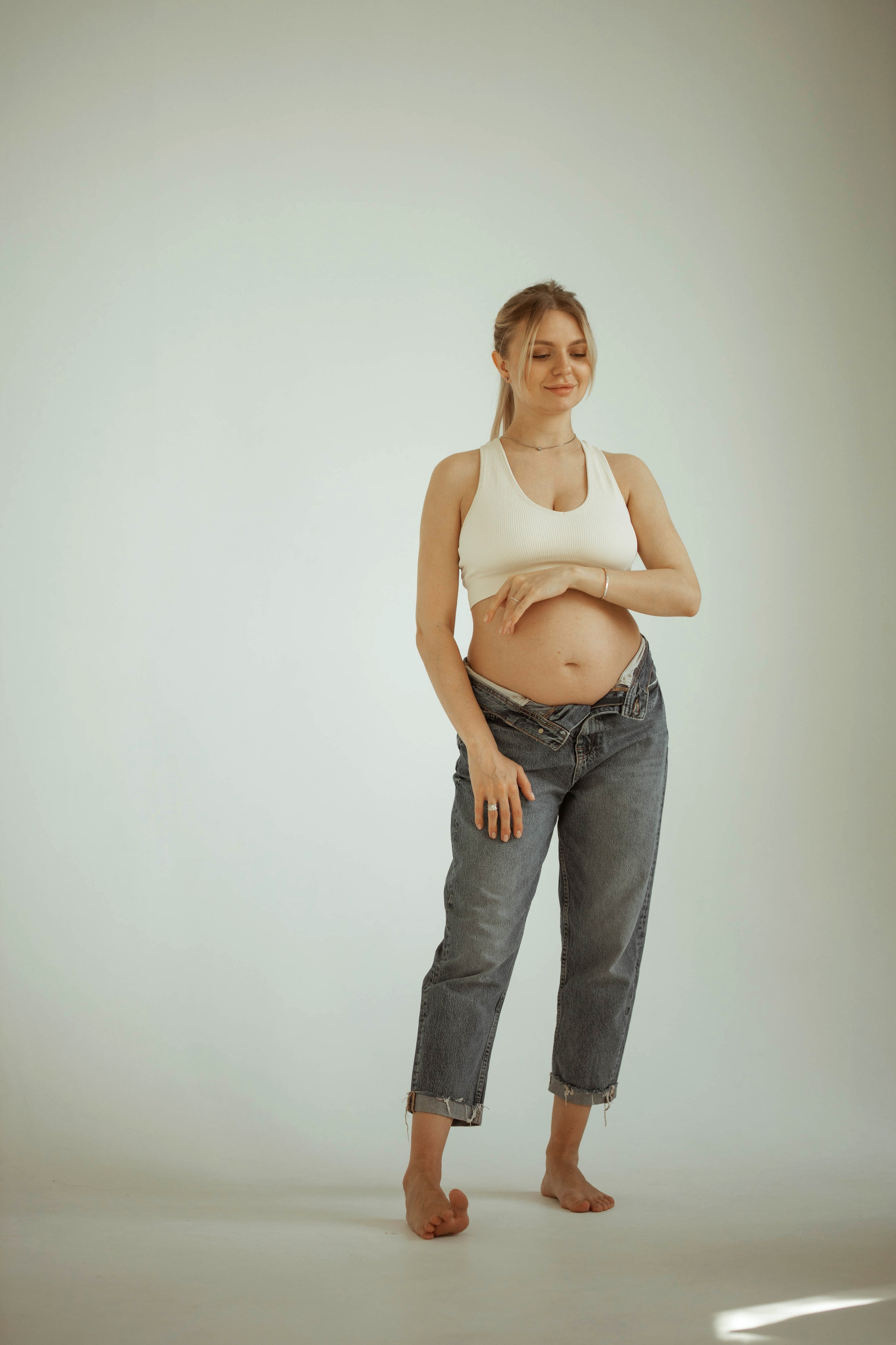 Pregnant. Lifestyle photographer Vancouver Island
