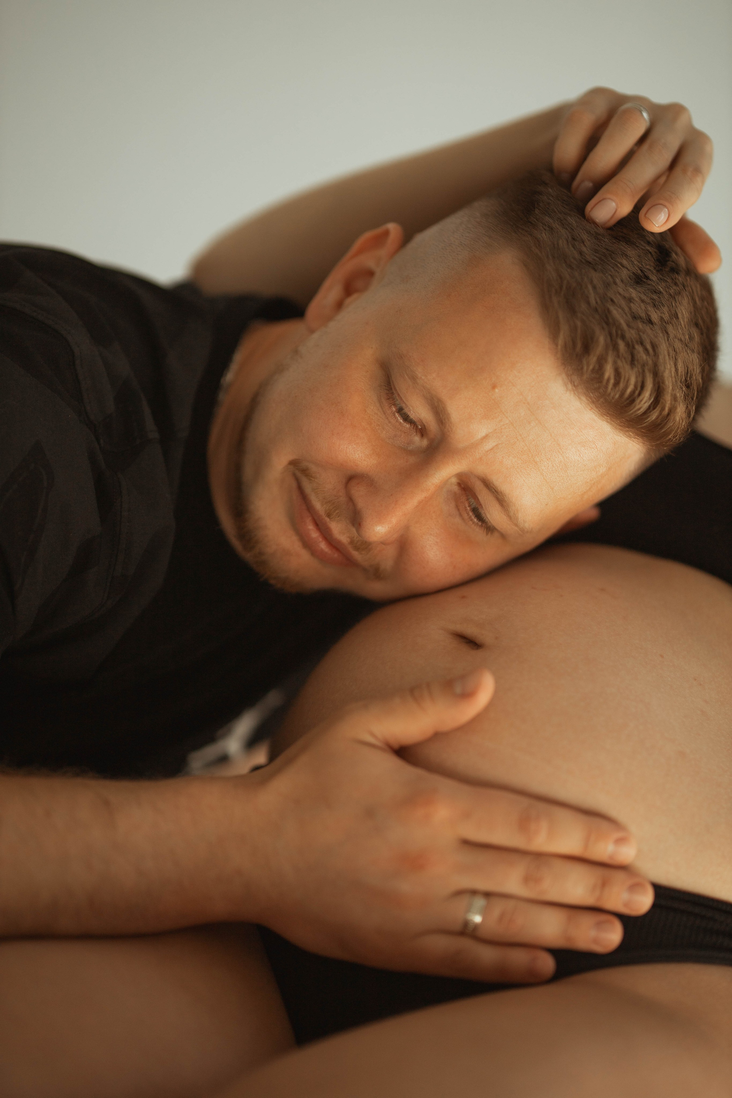 Pregnant. Lifestyle photographer Vancouver Island