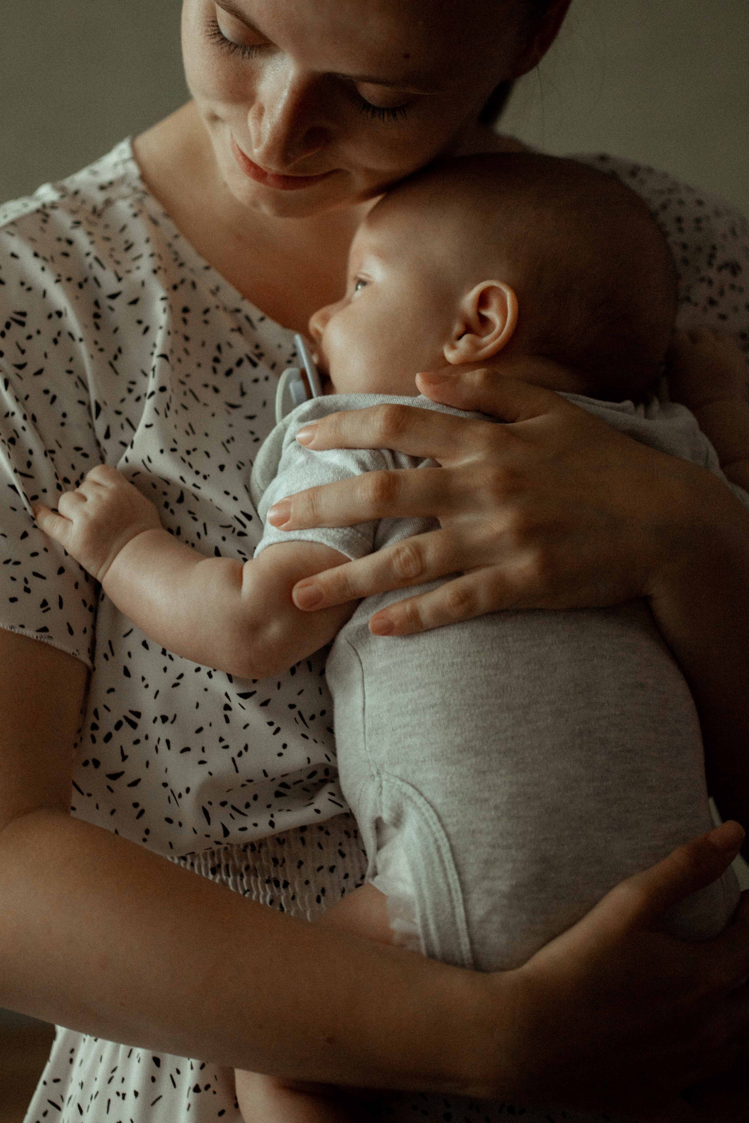 Newborn. Lifestyle photographer Vancouver Island