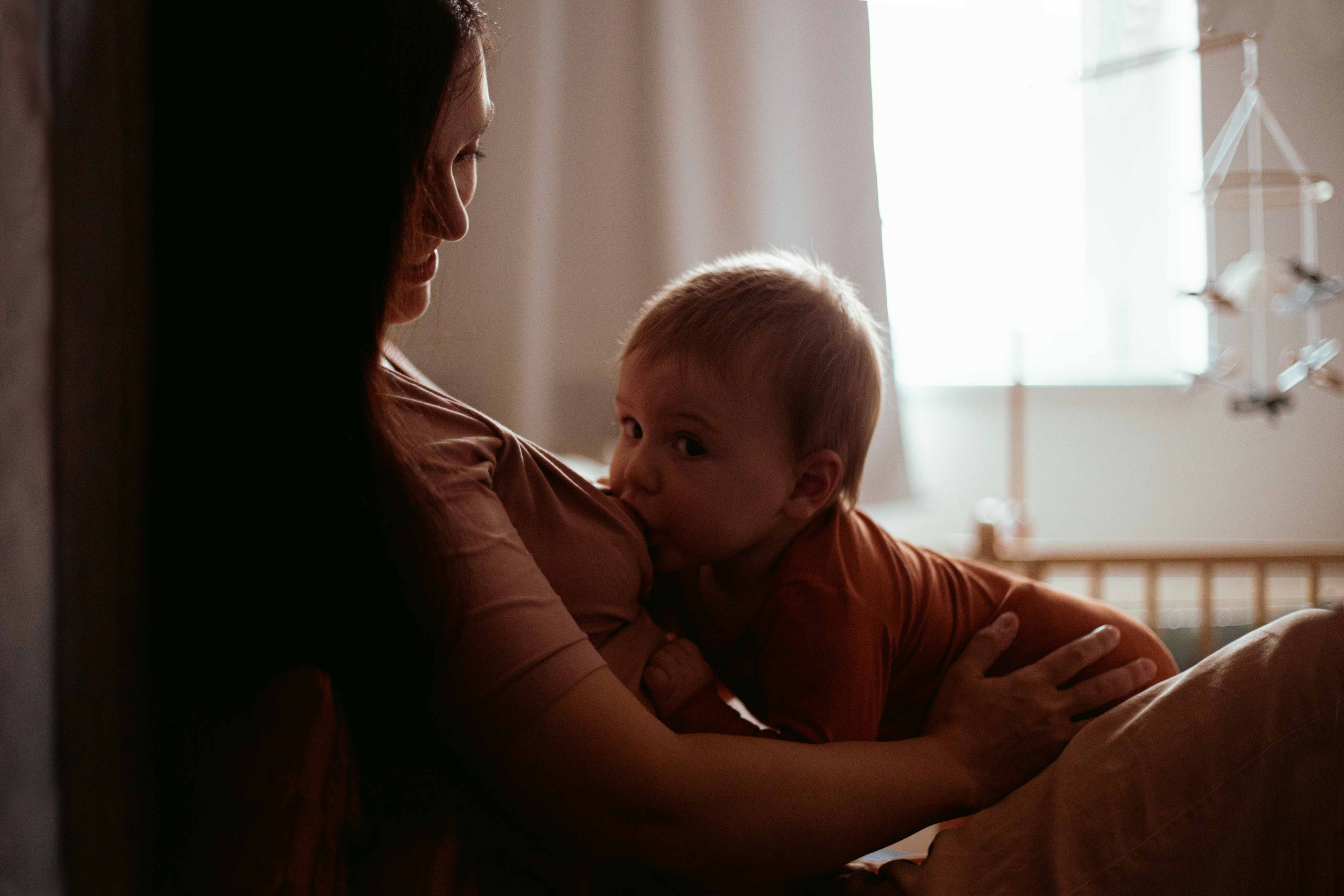 Mom + baby. Lifestyle photographer Vancouver Island