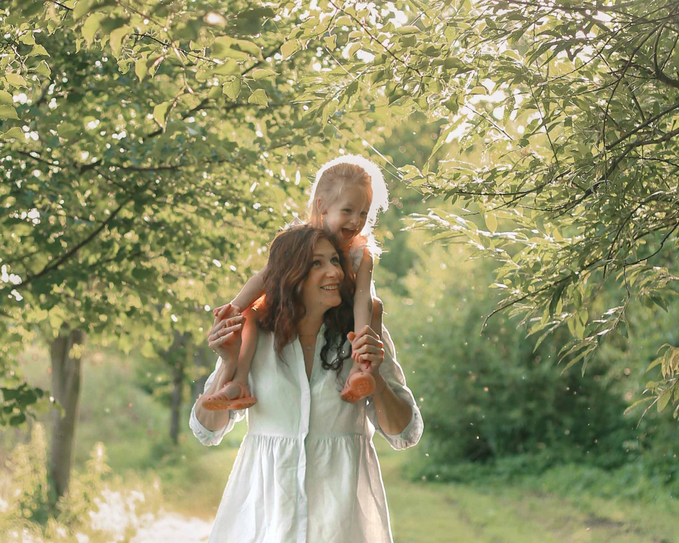 Mom & daughter. Lifestyle photographer Vancouver Island