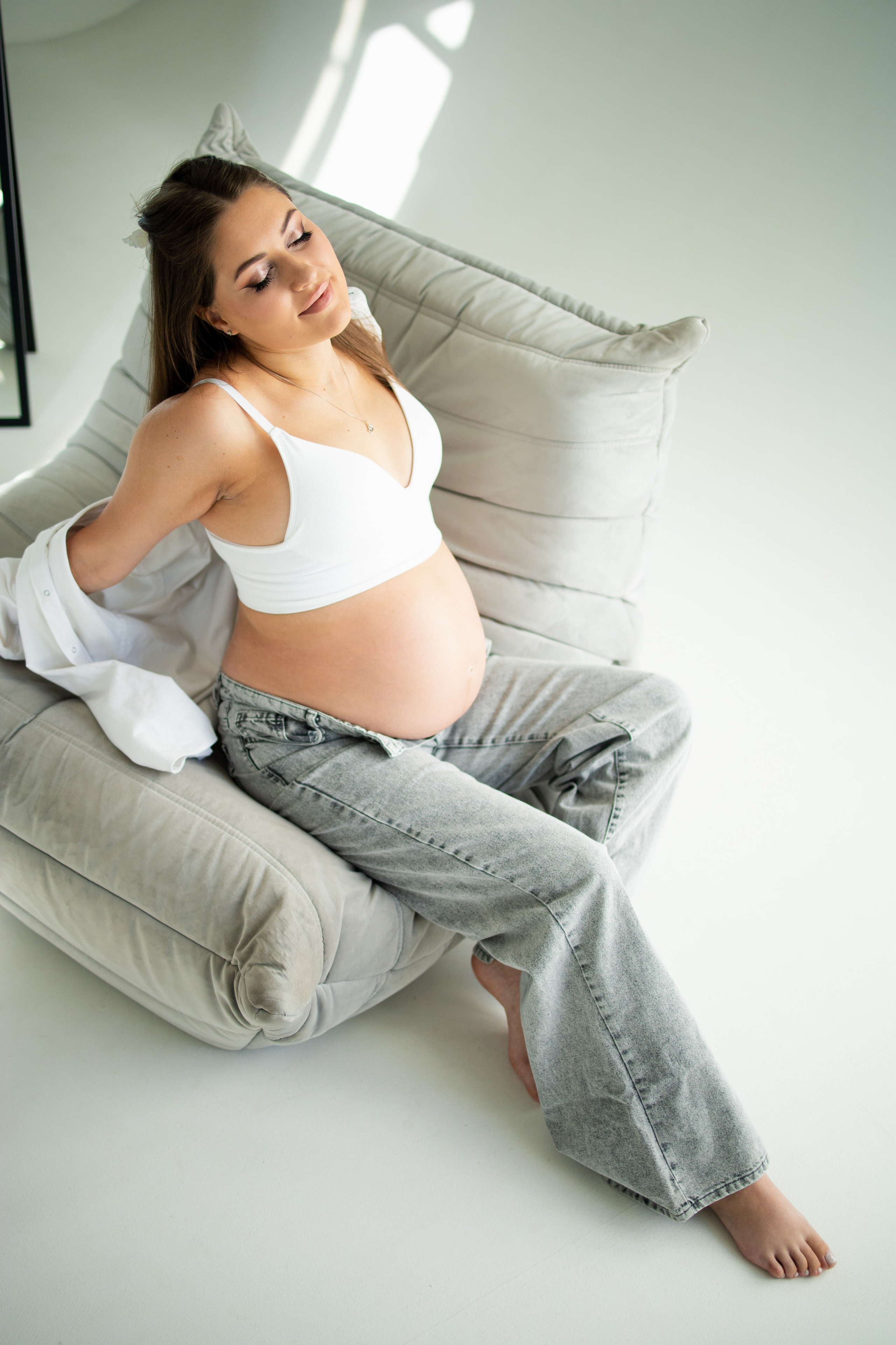 Pregnant. Lifestyle photographer Vancouver Island
