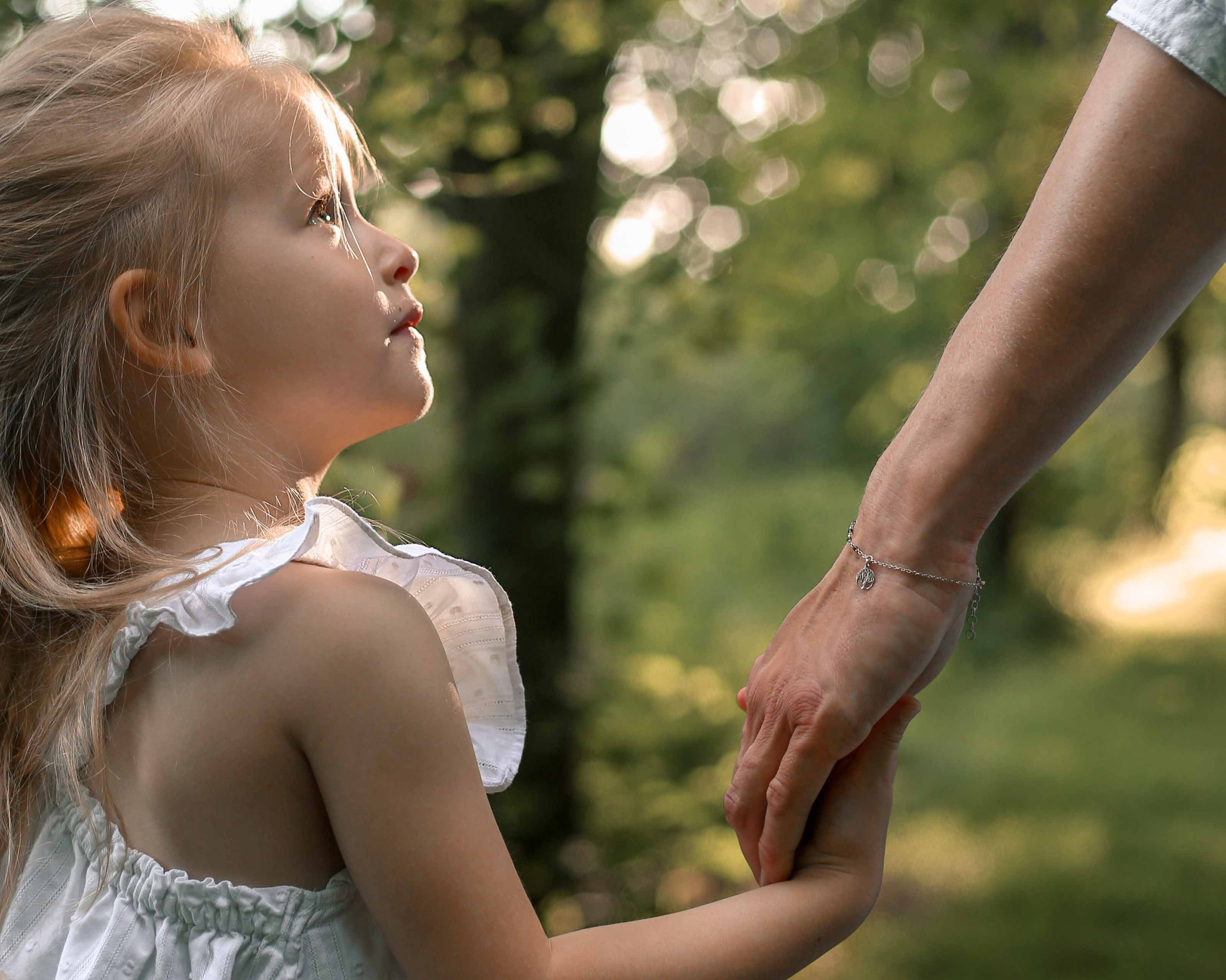 Mom & daughter. Lifestyle photographer Vancouver Island