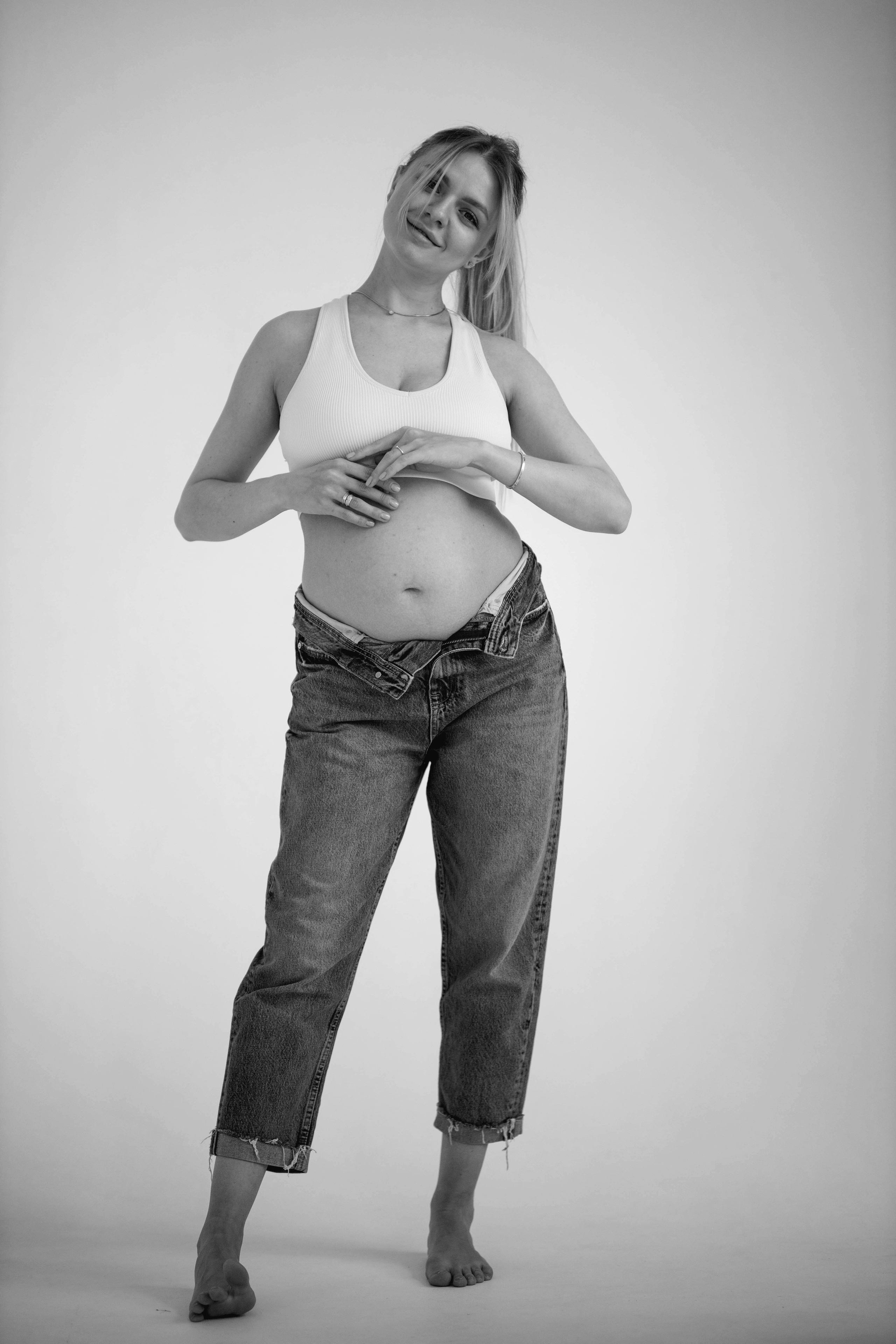 Pregnant. Lifestyle photographer Vancouver Island