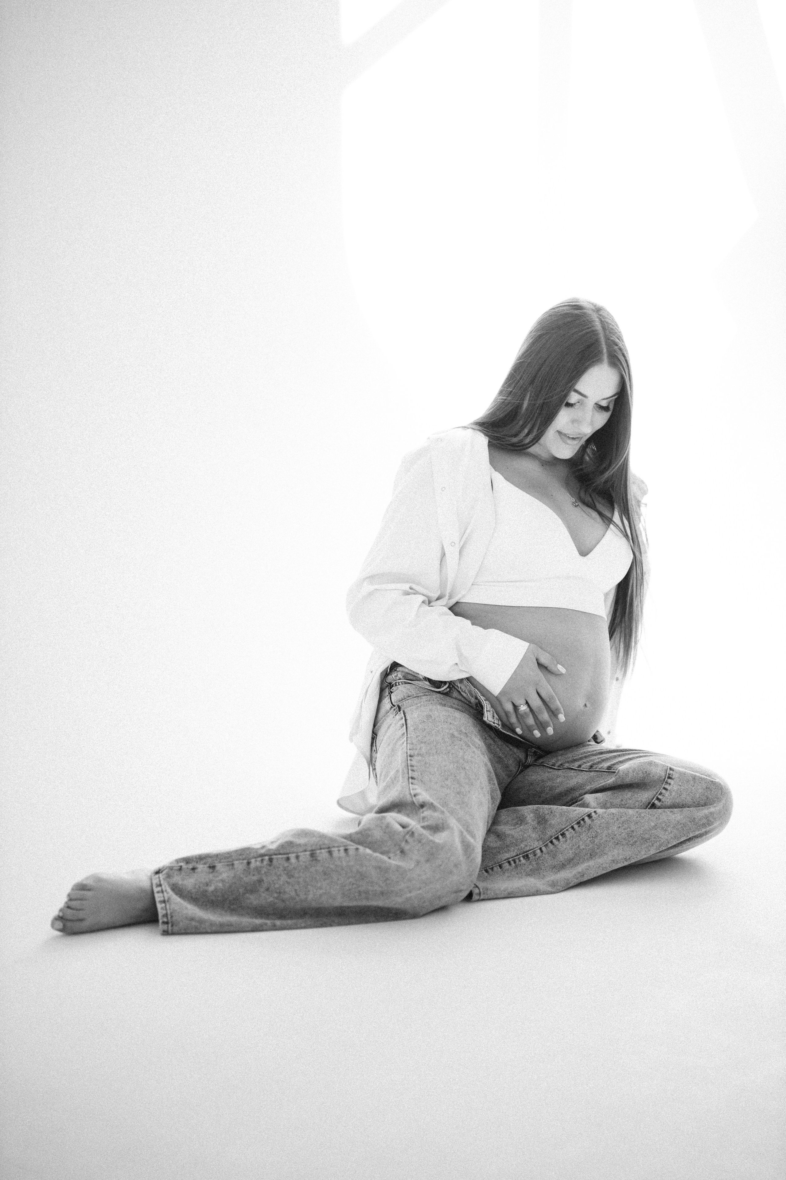 Pregnant. Lifestyle photographer Vancouver Island