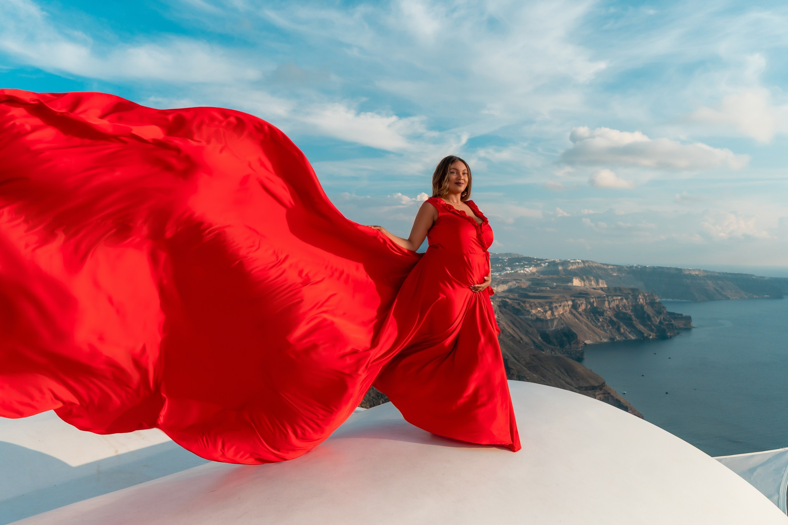 Santorini flying dress. Photographe vidéaste à Santorin|Séances photos de Robe volante Santorin|