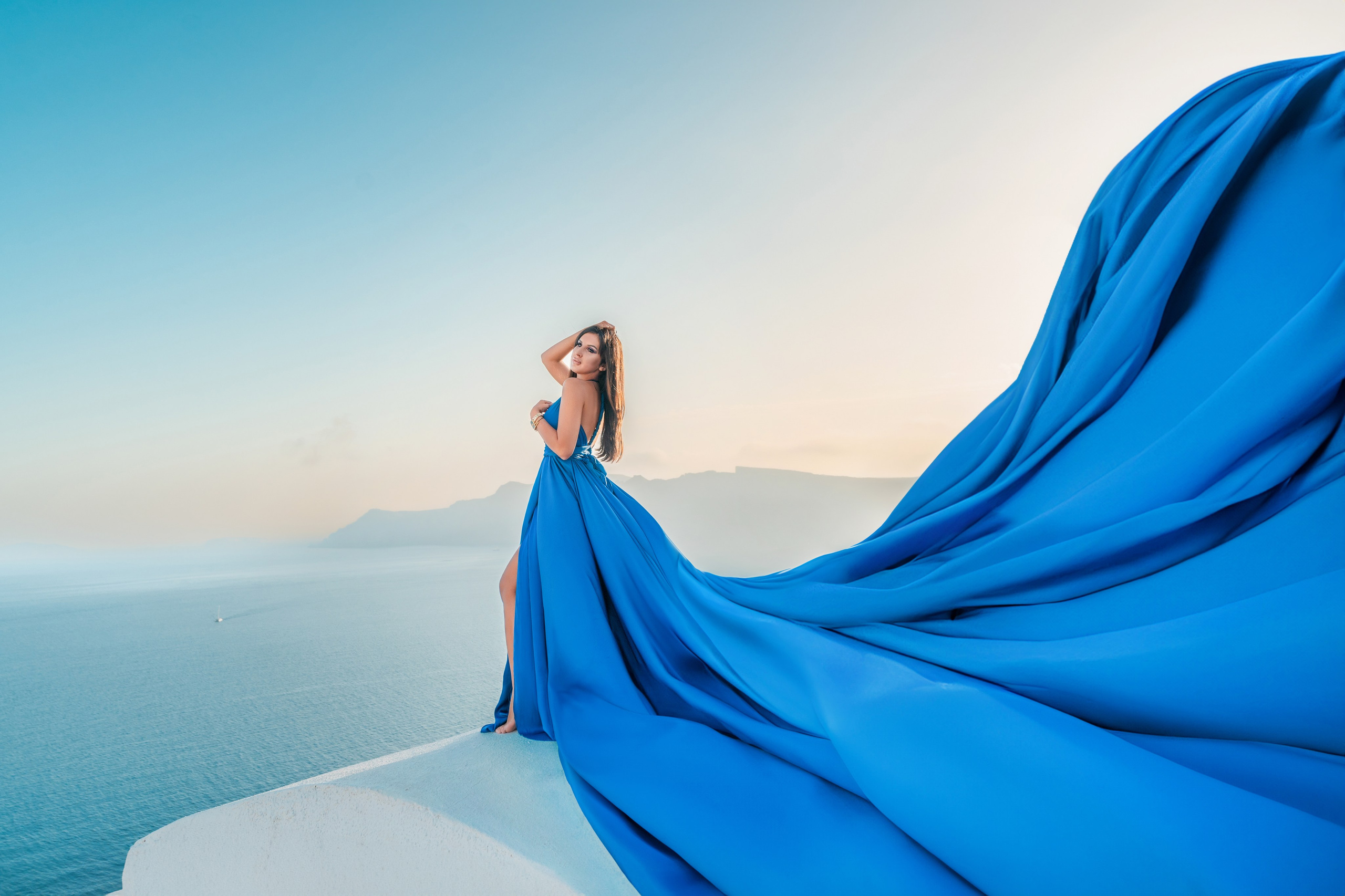 Sunset time in Oia, Santorini. Photographer in Santorini SokoLOVE Alex| Flying Dress Santorini