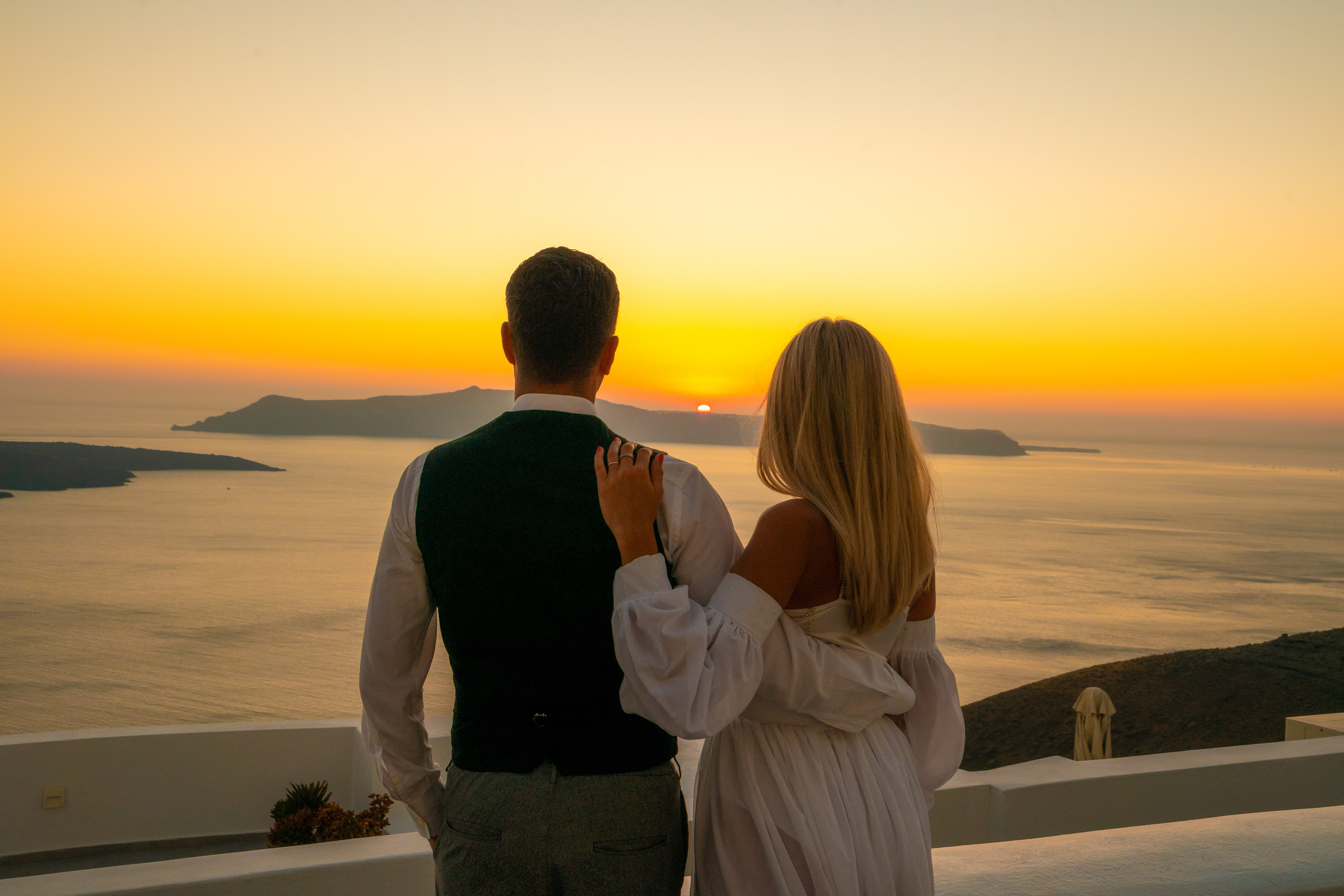 Wedding photographer in Santorini. Photographer in Santorini SokoLOVE Alex| Flying Dress Santorini