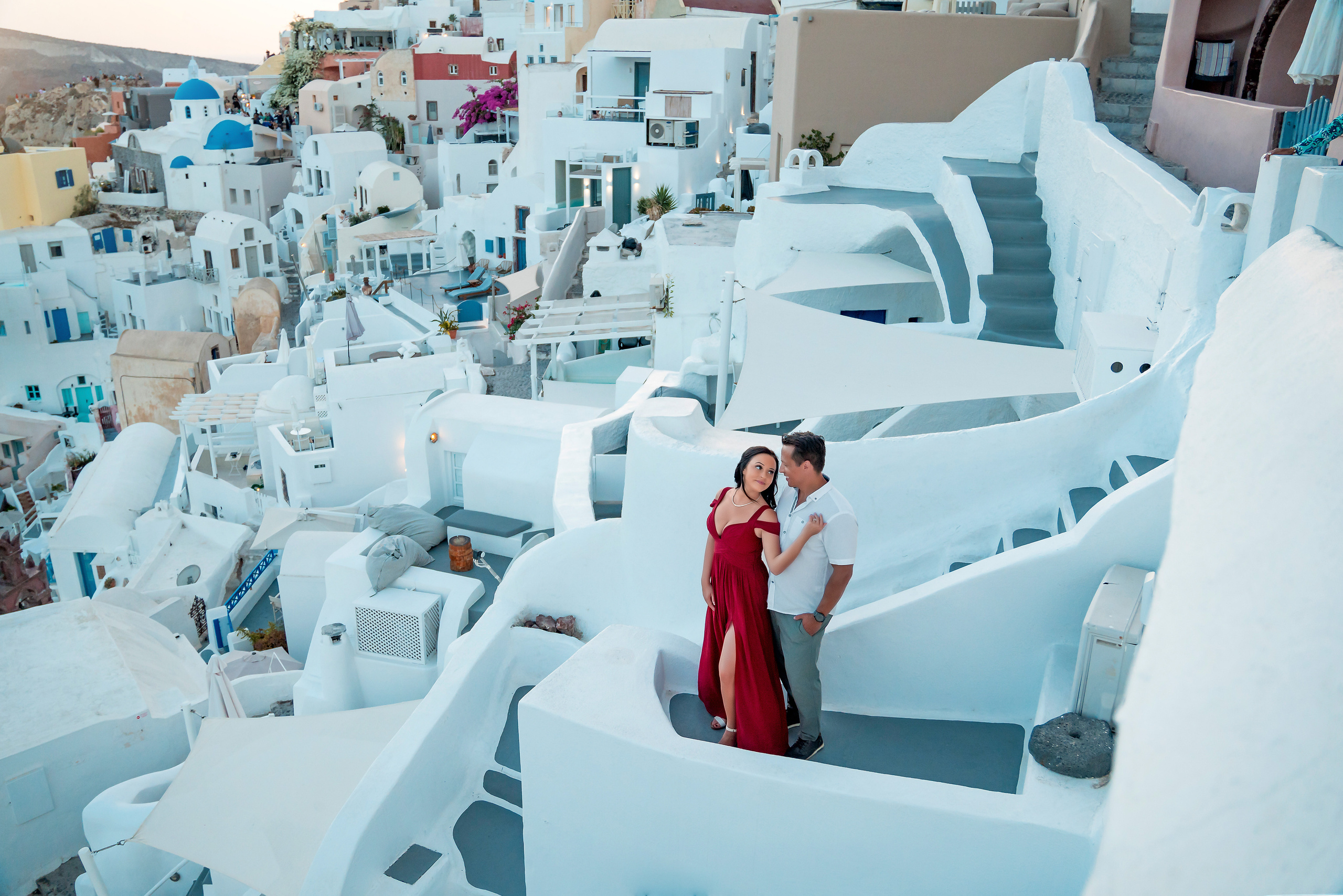 Couple photo session in Santorini, Oia. Photographer in Santorini SokoLOVE Alex| Flying Dress Santorini