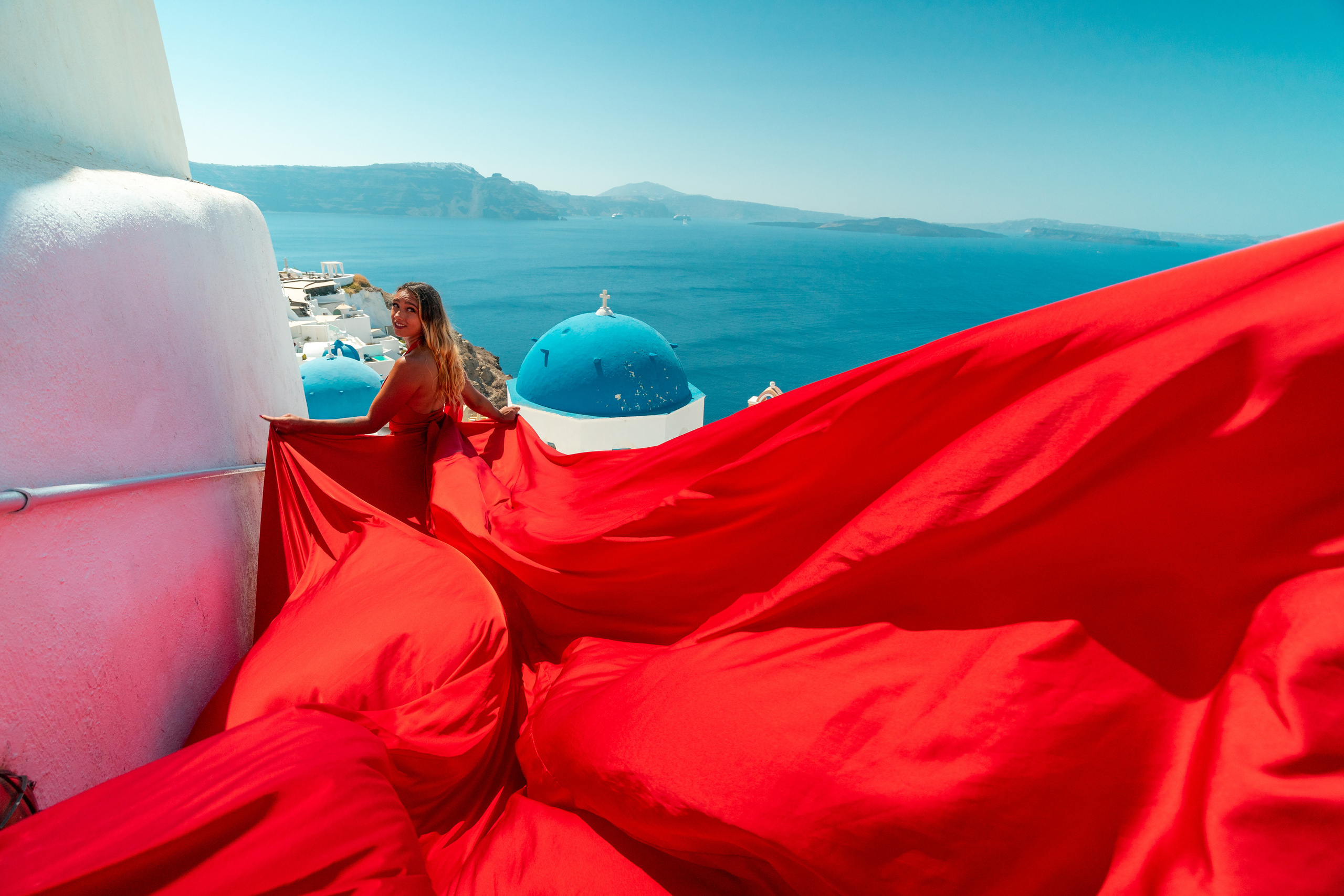 Santorini flying dress reviews photographer & Testimonials | SokoLOVE. Photographer in Santorini SokoLOVE Alex| Flying Dress Santorini
