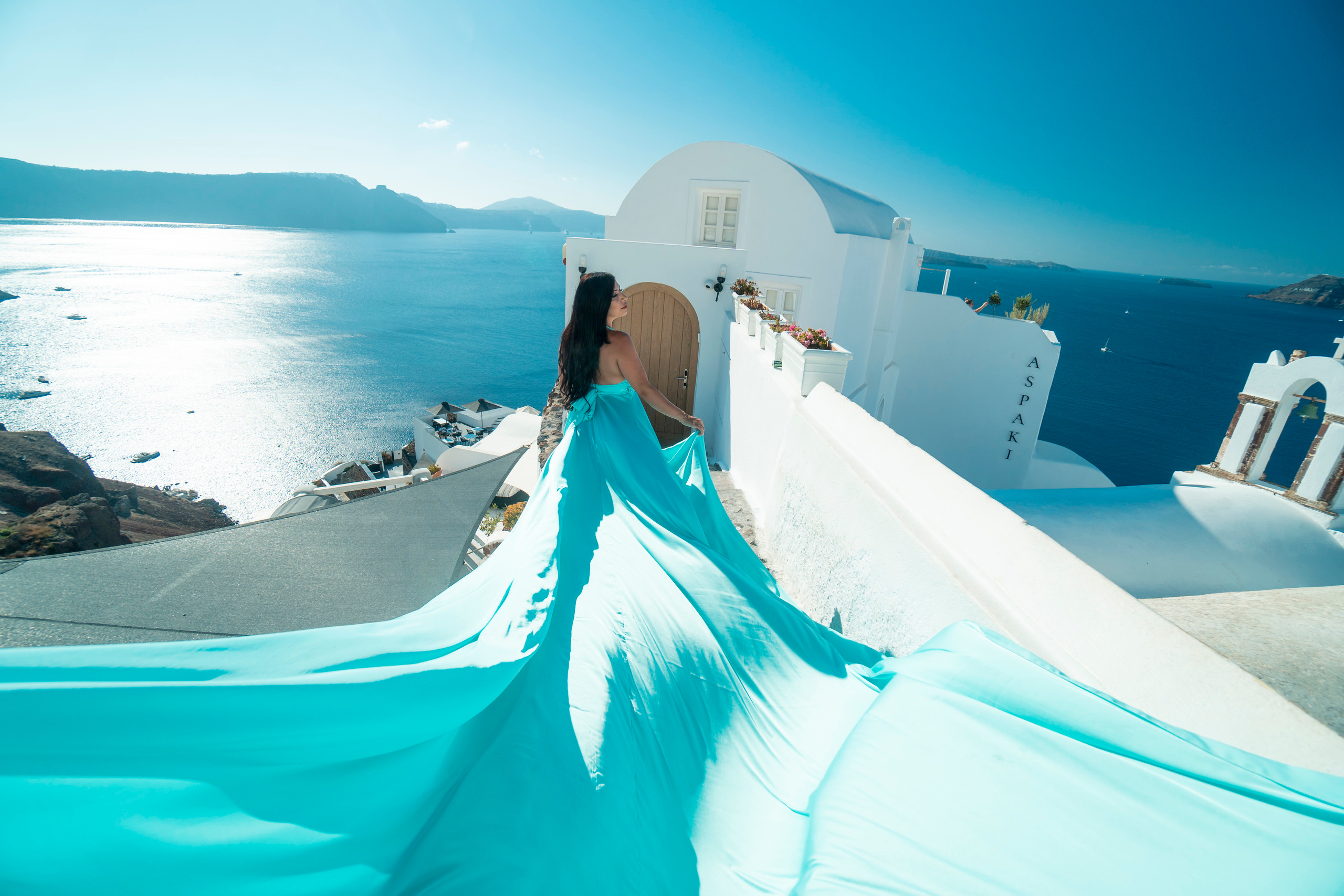 Santorini flying dress reviews photographer & Testimonials | SokoLOVE. Photographer in Santorini SokoLOVE Alex| Flying Dress Santorini