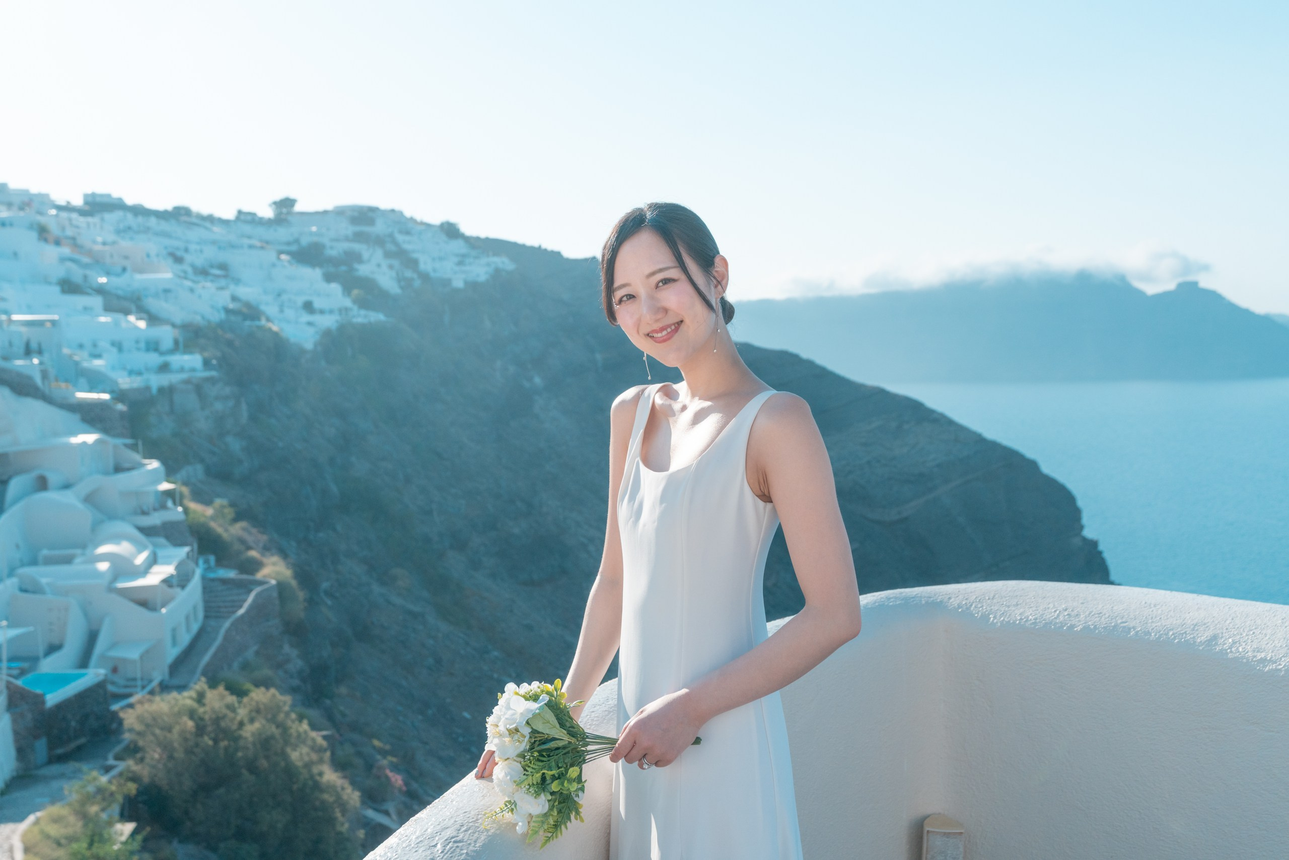 Santorini Photoshoot in Oia. Photographe vidéaste à Santorin|Séances photos de Robe volante Santorin|