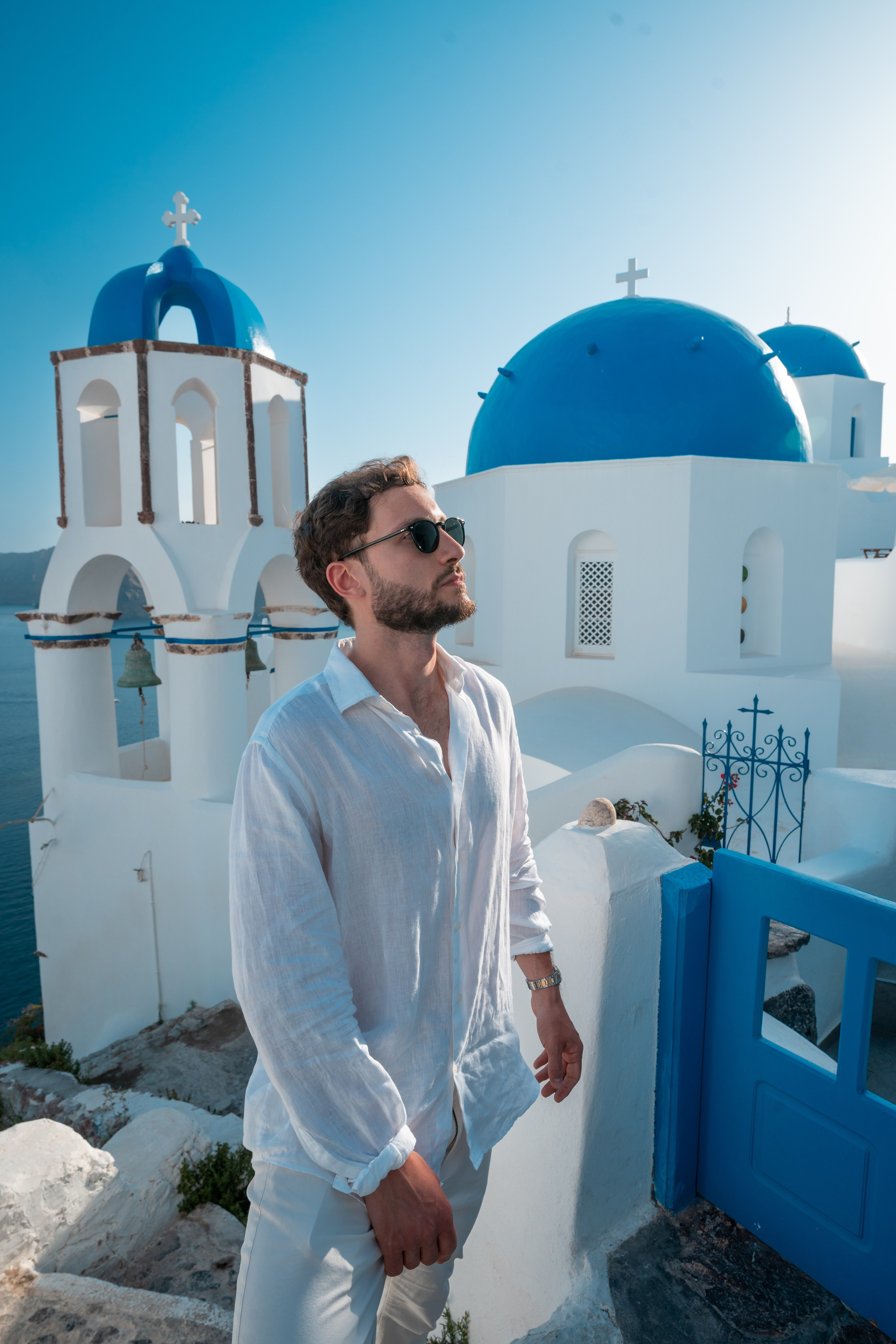 Capture the essence of elegance with Sokolove’s Santorini portrait photoshoot for men. We combine professional photography with the breathtaking scenery of Santorini to create stunning, sophisticated images that last a lifetime