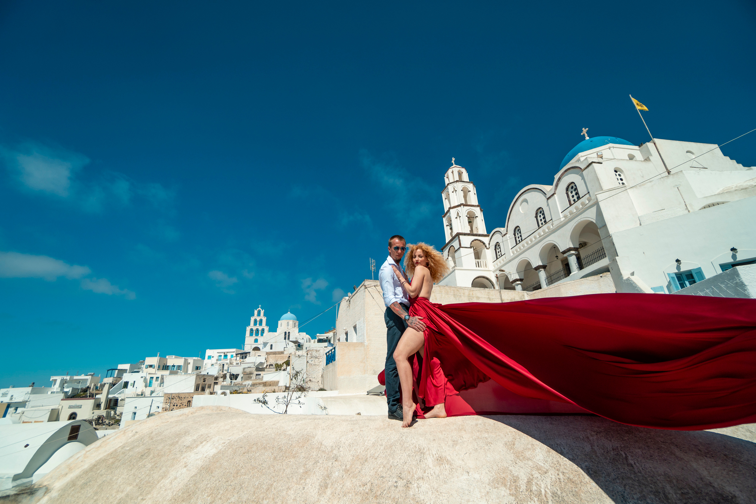 Robe Volante Santorin. Photographe vidéaste à Santorin|Séances photos de Robe volante Santorin|