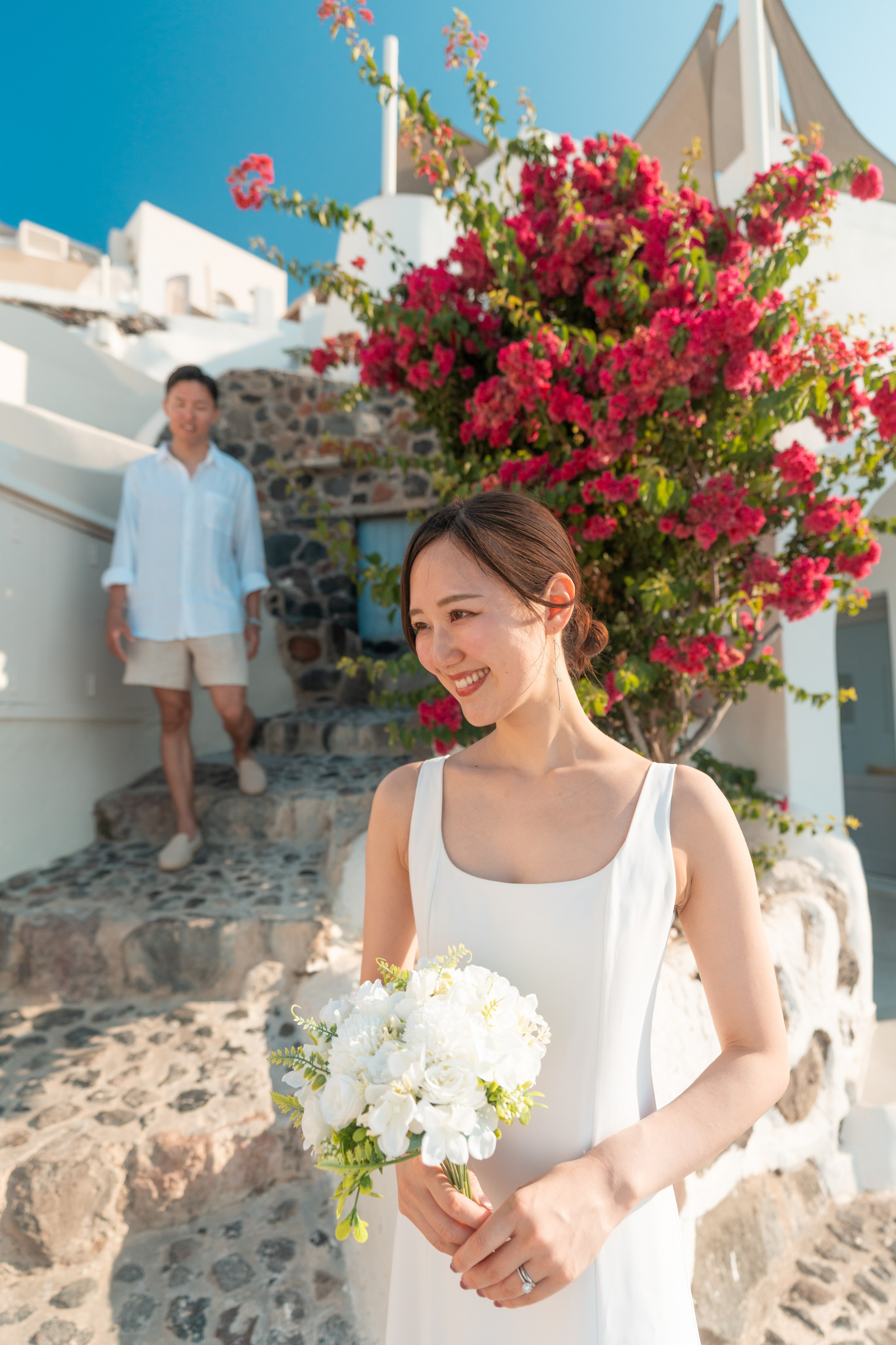 What is your love story in Santorini?. Photographe vidéaste à Santorin|Séances photos de Robe volante Santorin|