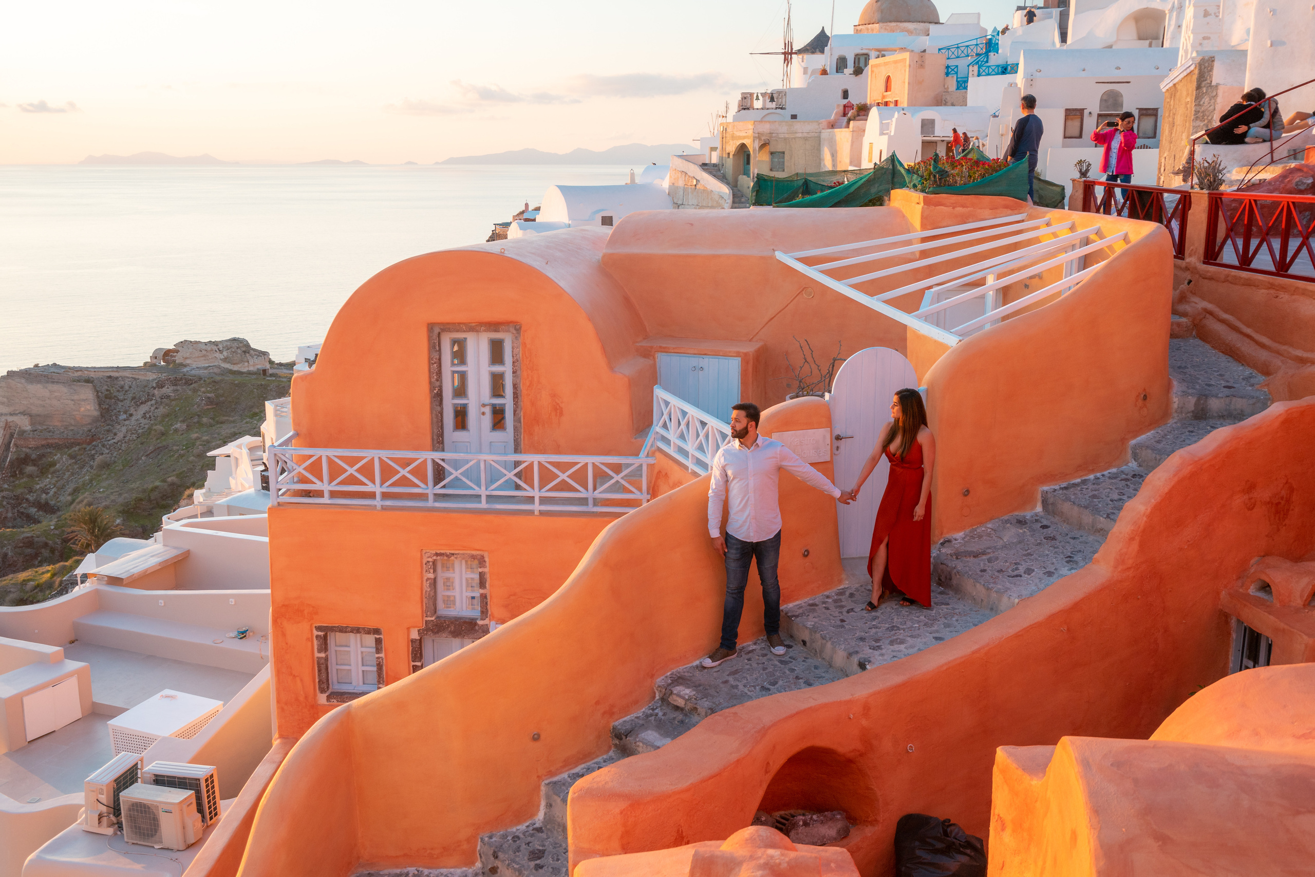 4. Proposal in Oia. Photographe vidéaste à Santorin|Séances photos de Robe volante Santorin|