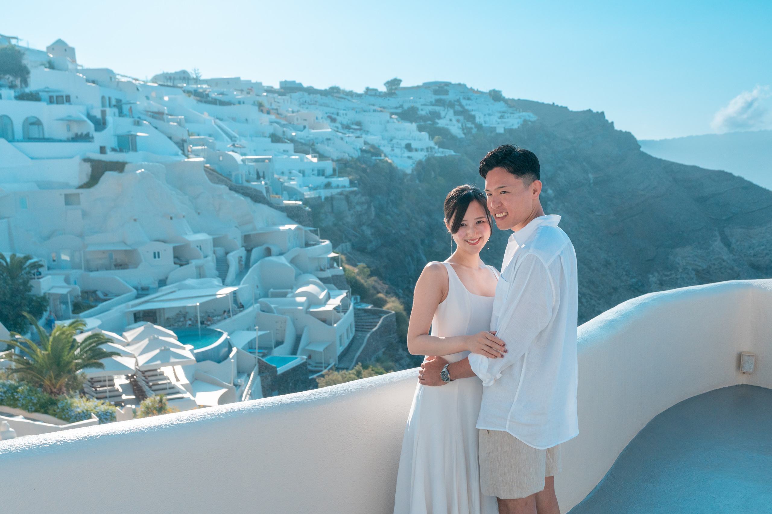 What is your love story in Santorini?. Photographe vidéaste à Santorin|Séances photos de Robe volante Santorin|
