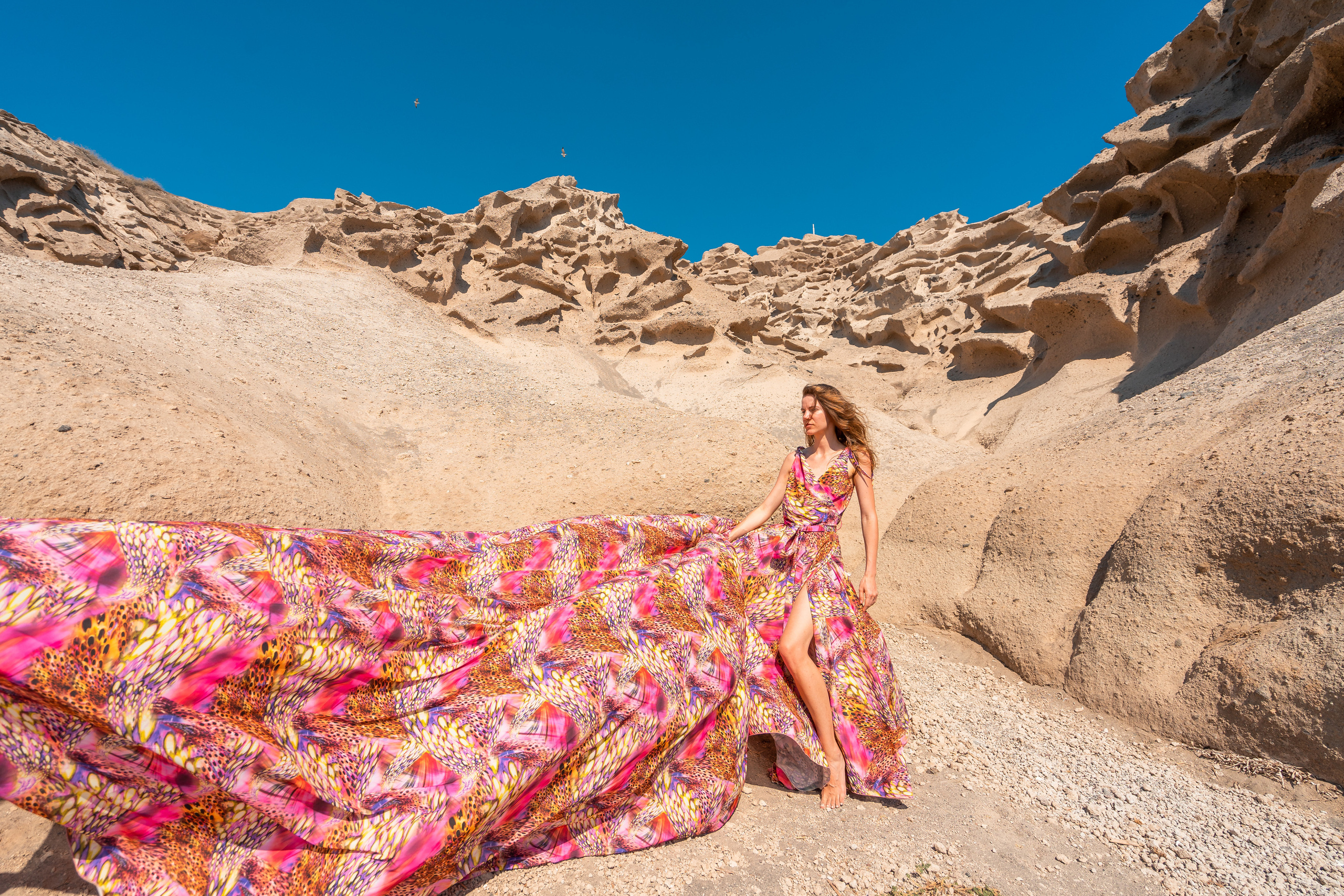 COLOR Flying Dress Bare Back XS-L | Rent Price 80 Euro. Photographe vidéaste à Santorin|Séances photos de Robe volante Santorin|