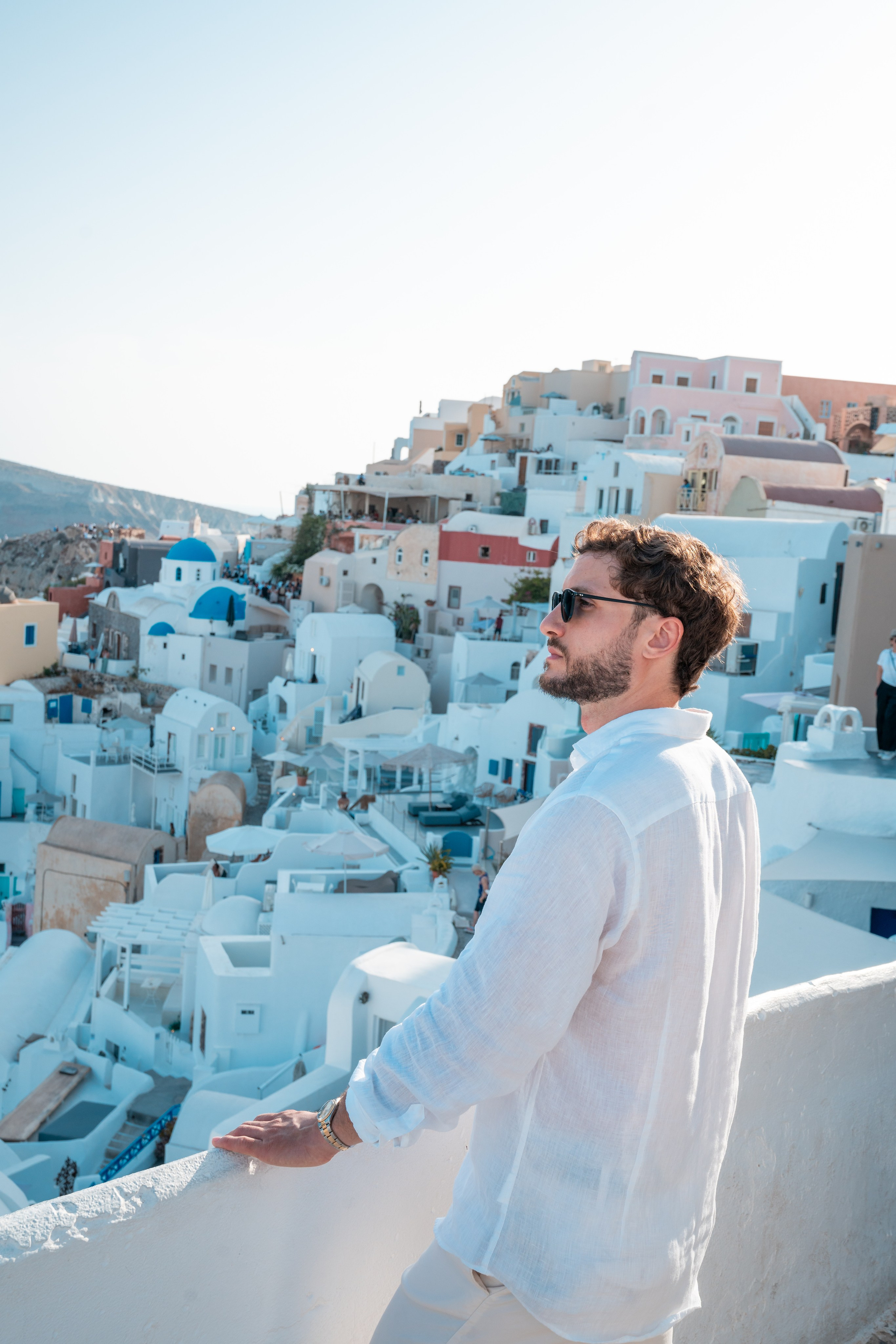 Capture the essence of elegance with Sokolove’s Santorini portrait photoshoot for men. We combine professional photography with the breathtaking scenery of Santorini to create stunning, sophisticated images that last a lifetime