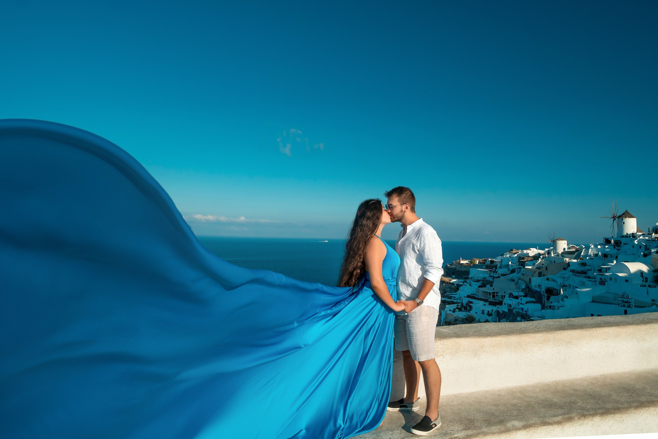 Santorini Couples Photoshoot. Photographer in Santorini SokoLOVE Alex| Flying Dress Santorini