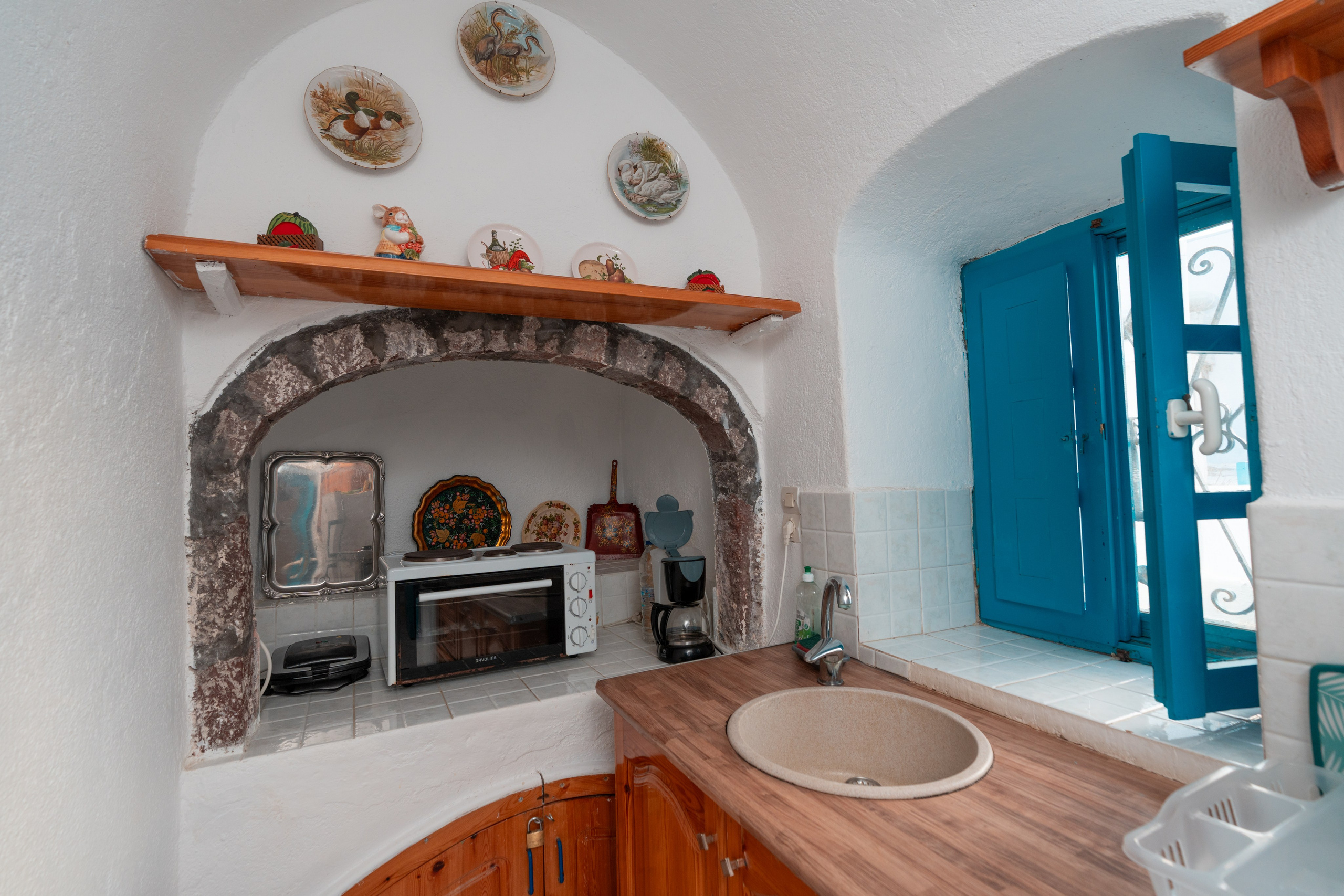 Hotel in Oia Santorini. Flying Dress Santorini Photographer | SokoLOVE — Book 2026