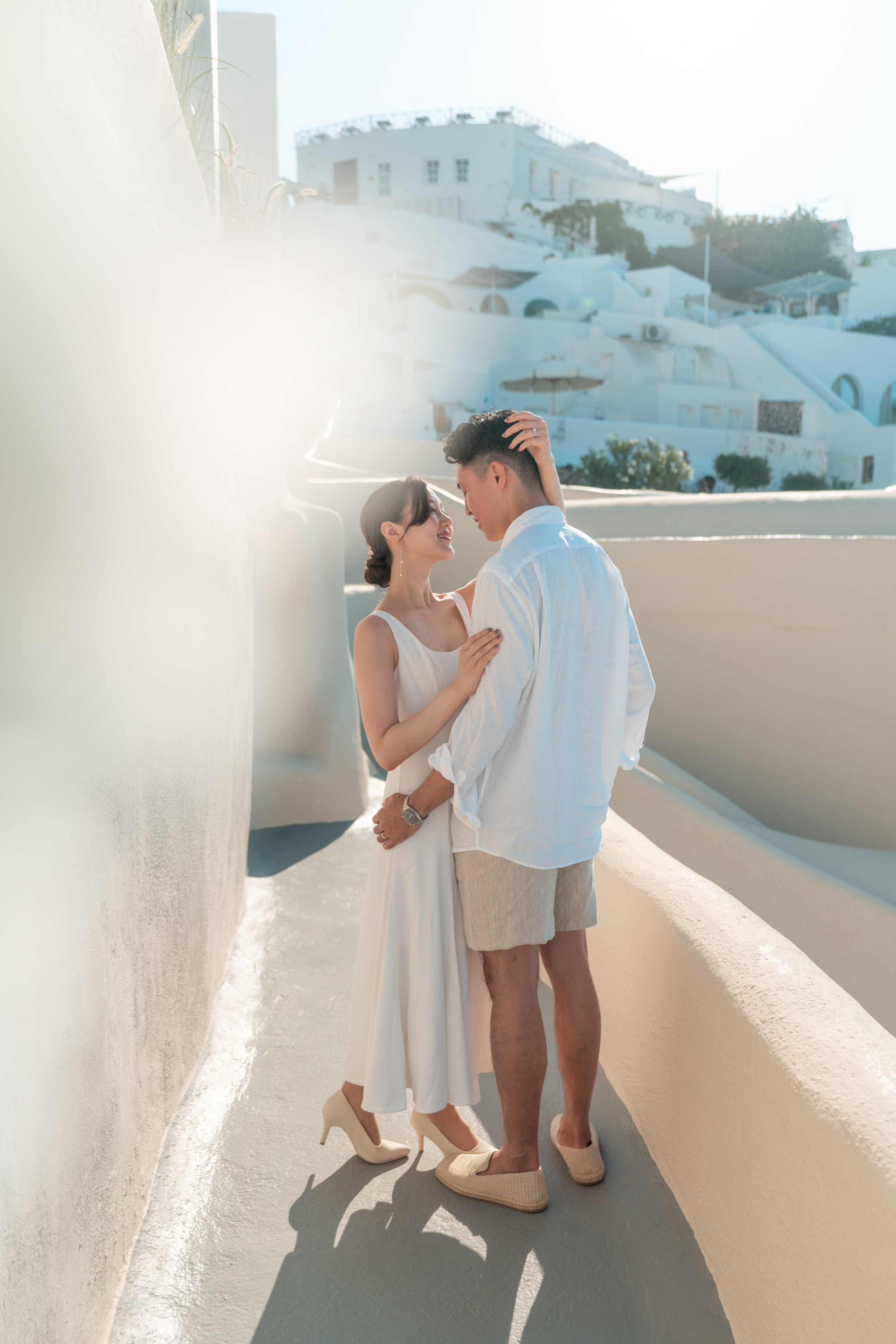 What is your love story in Santorini?. Photographe vidéaste à Santorin|Séances photos de Robe volante Santorin|