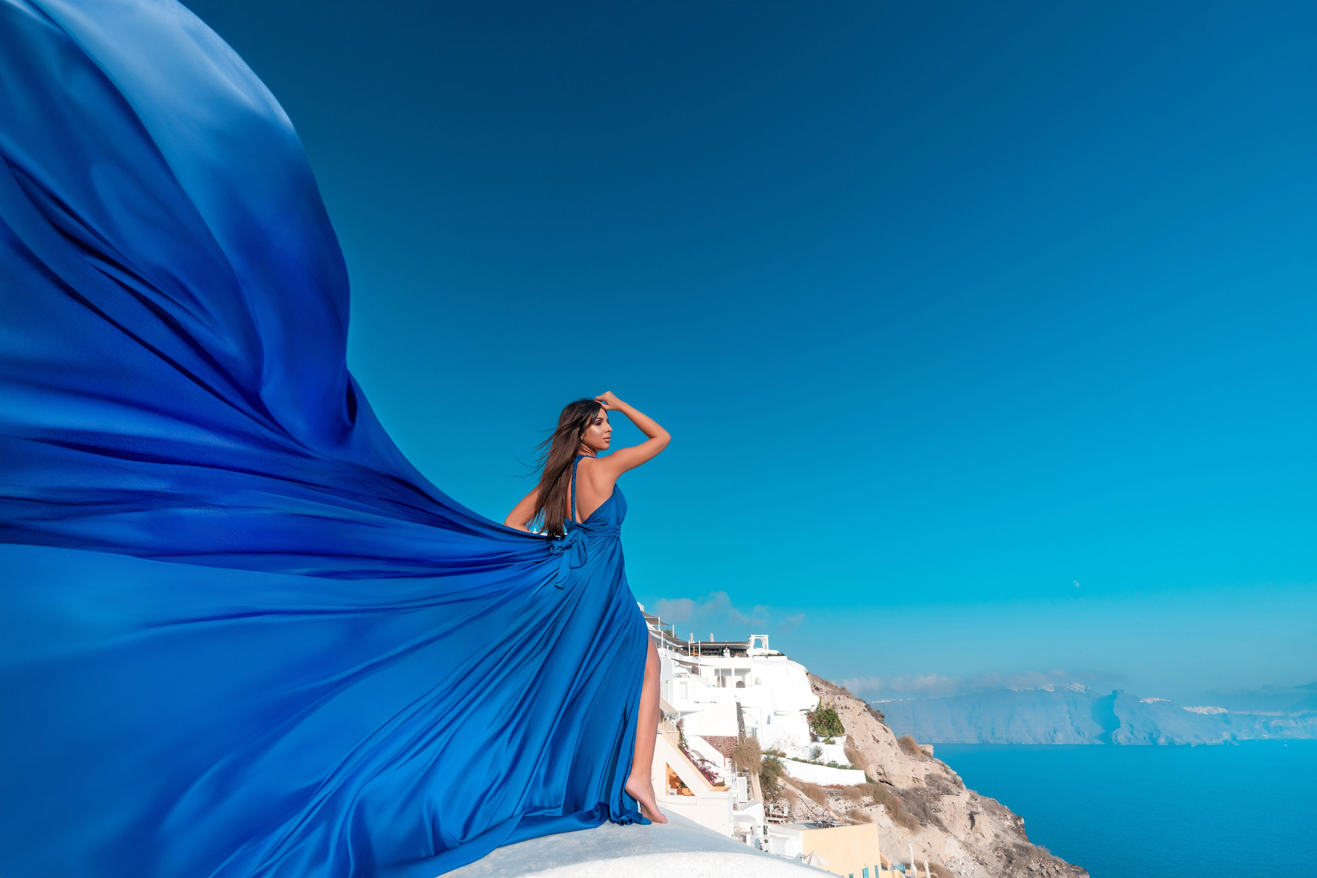 Sunset time in Oia, Santorini. Photographer in Santorini SokoLOVE Alex| Flying Dress Santorini