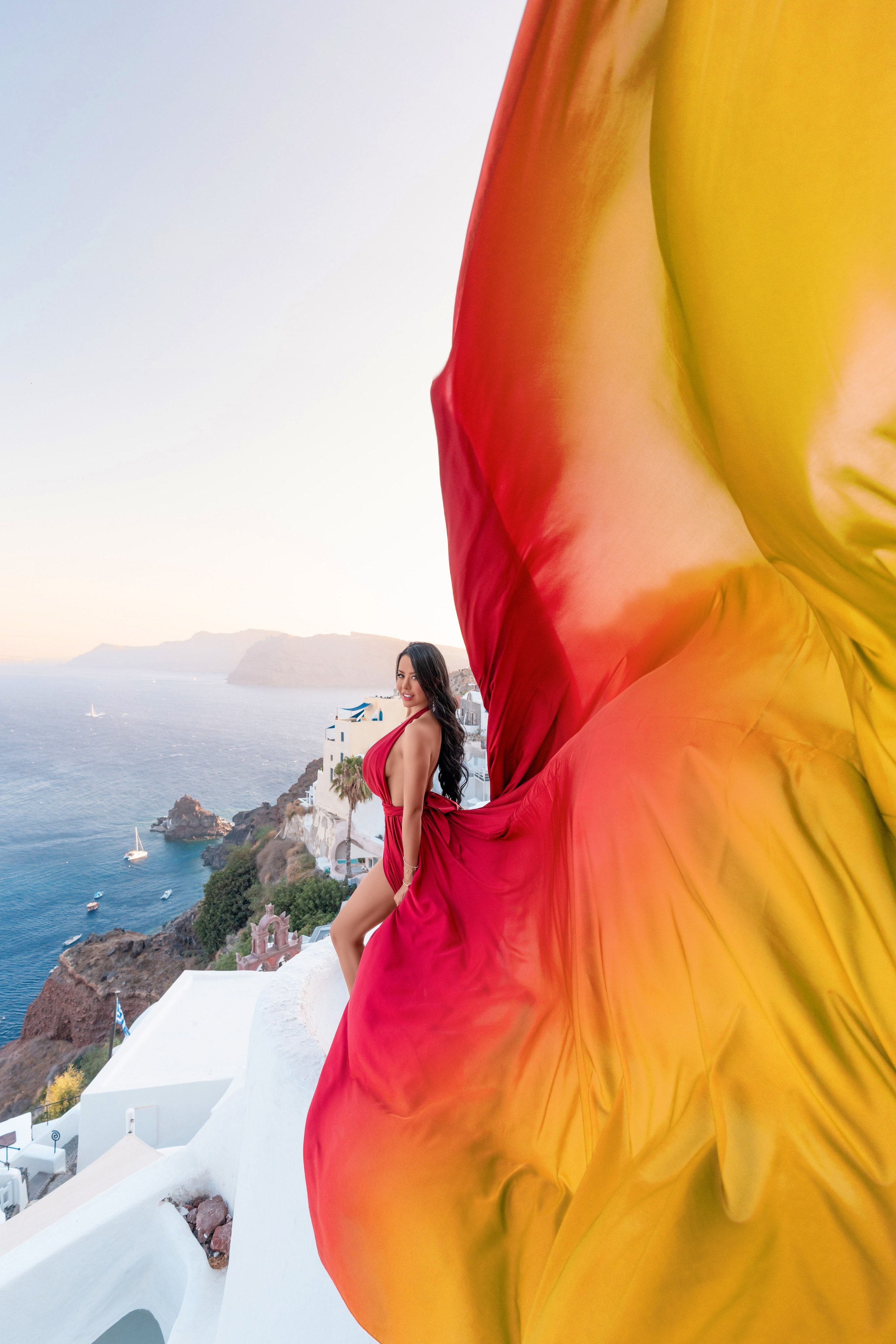 Robe Volante Santorin. Photographe vidéaste à Santorin|Séances photos de Robe volante Santorin|