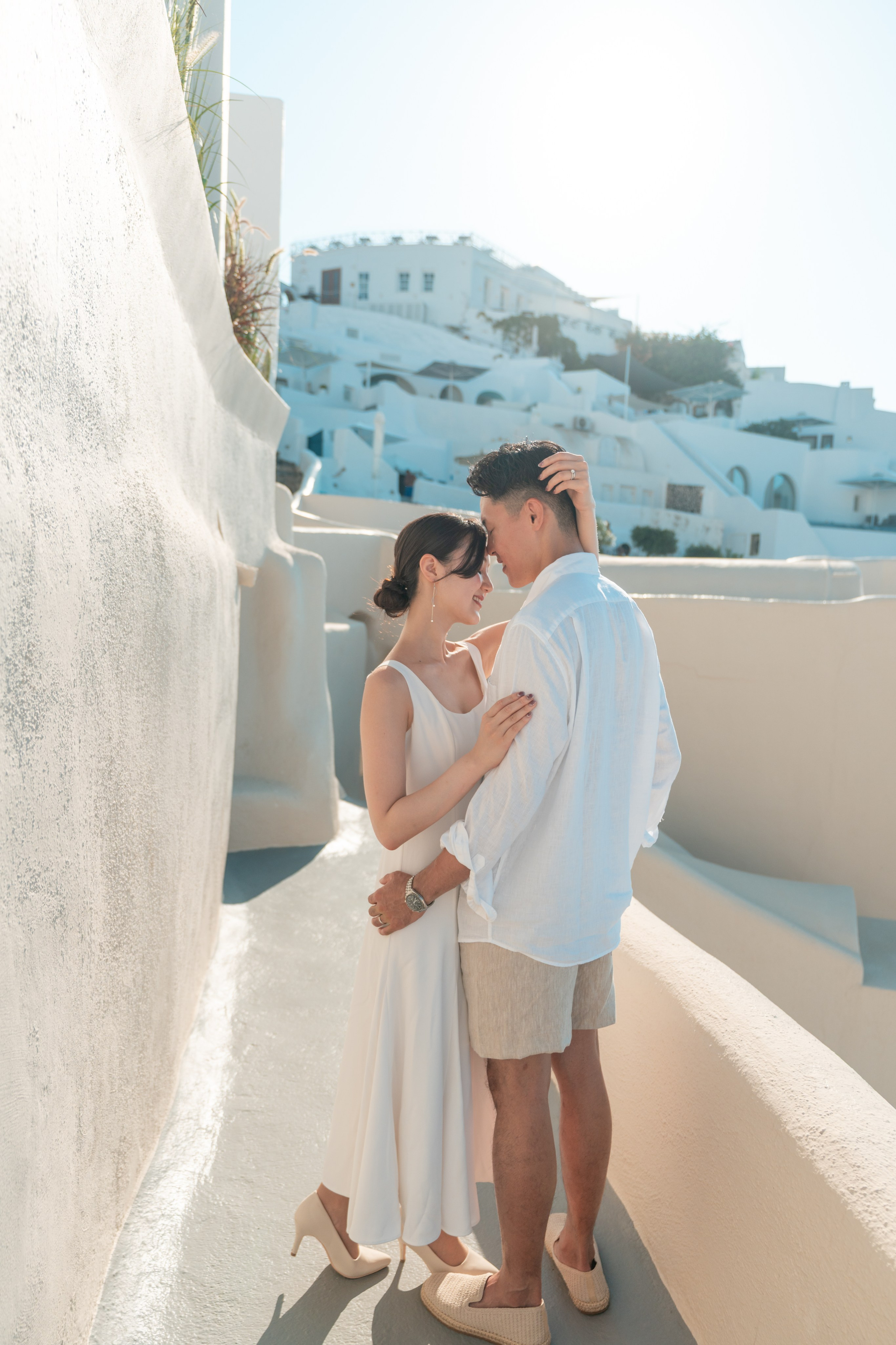What is your love story in Santorini?. Photographe vidéaste à Santorin|Séances photos de Robe volante Santorin|