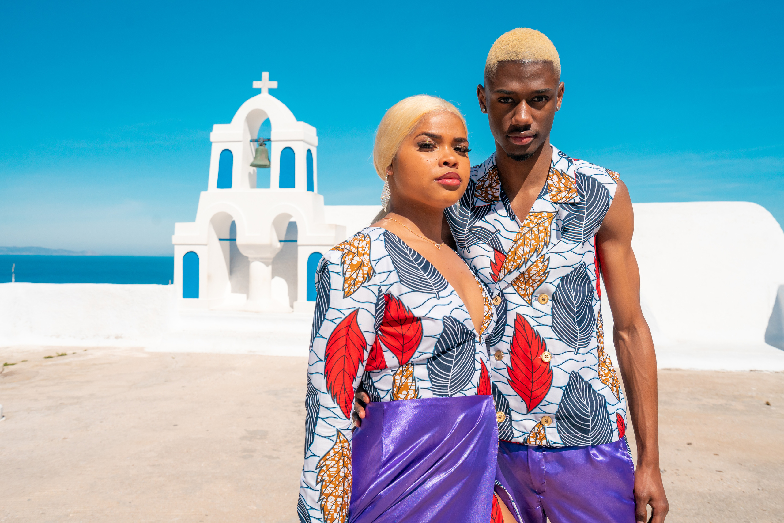 Get a glimpse into a real-life couple’s love story with a beautiful photoshoot in Portugal, taken in 2020 by Sokolove. This session captures true moments of affection and connection, without any Photoshop enhancements