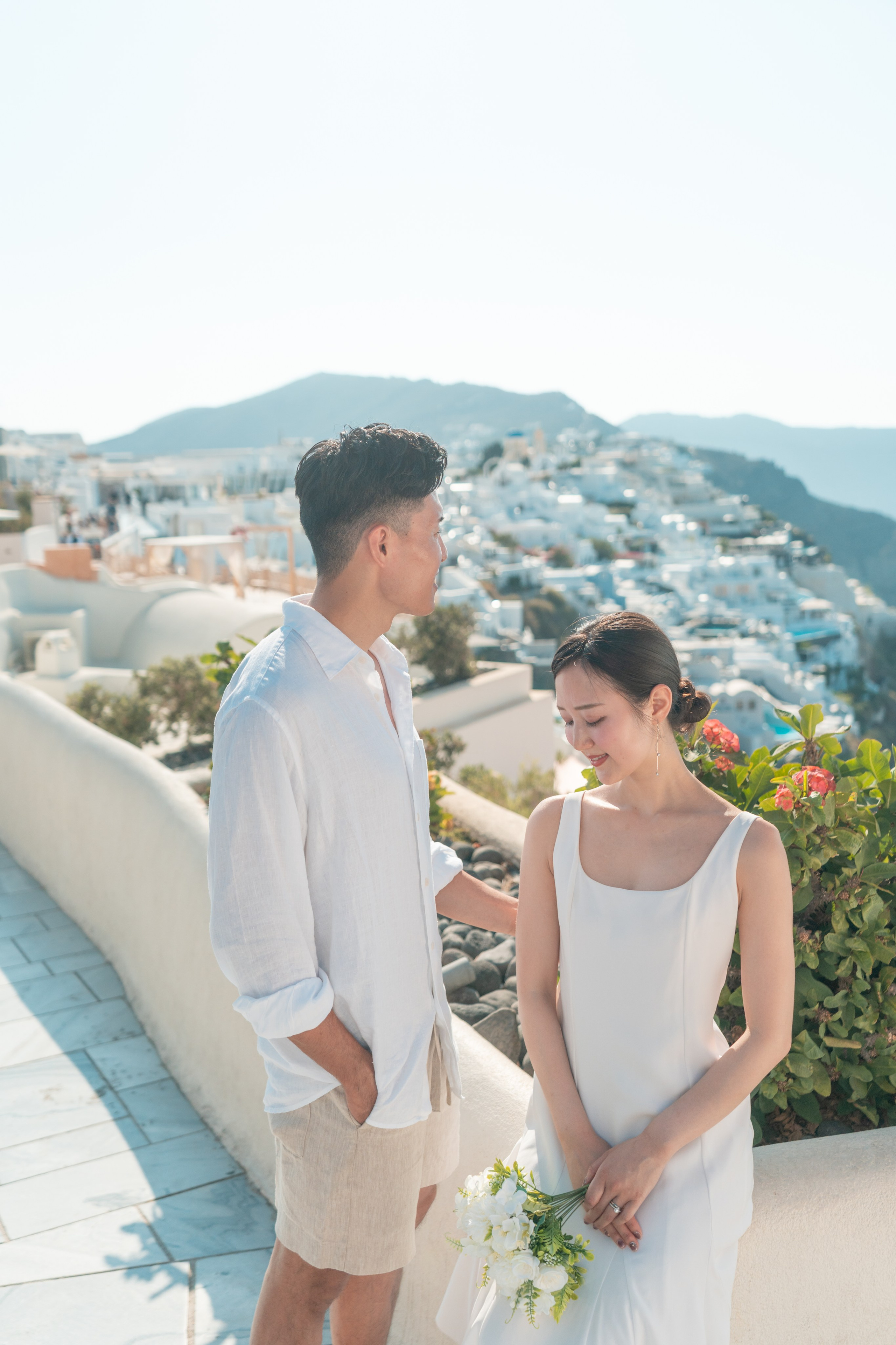 What is your love story in Santorini?. Photographe vidéaste à Santorin|Séances photos de Robe volante Santorin|