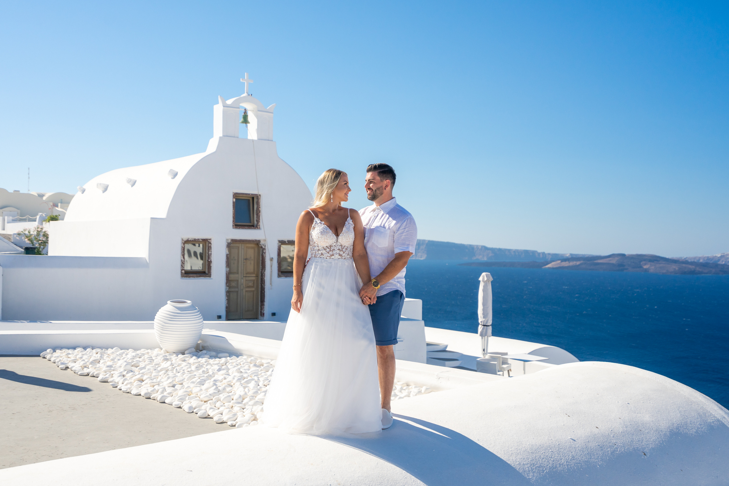Wedding photographer in Santorini