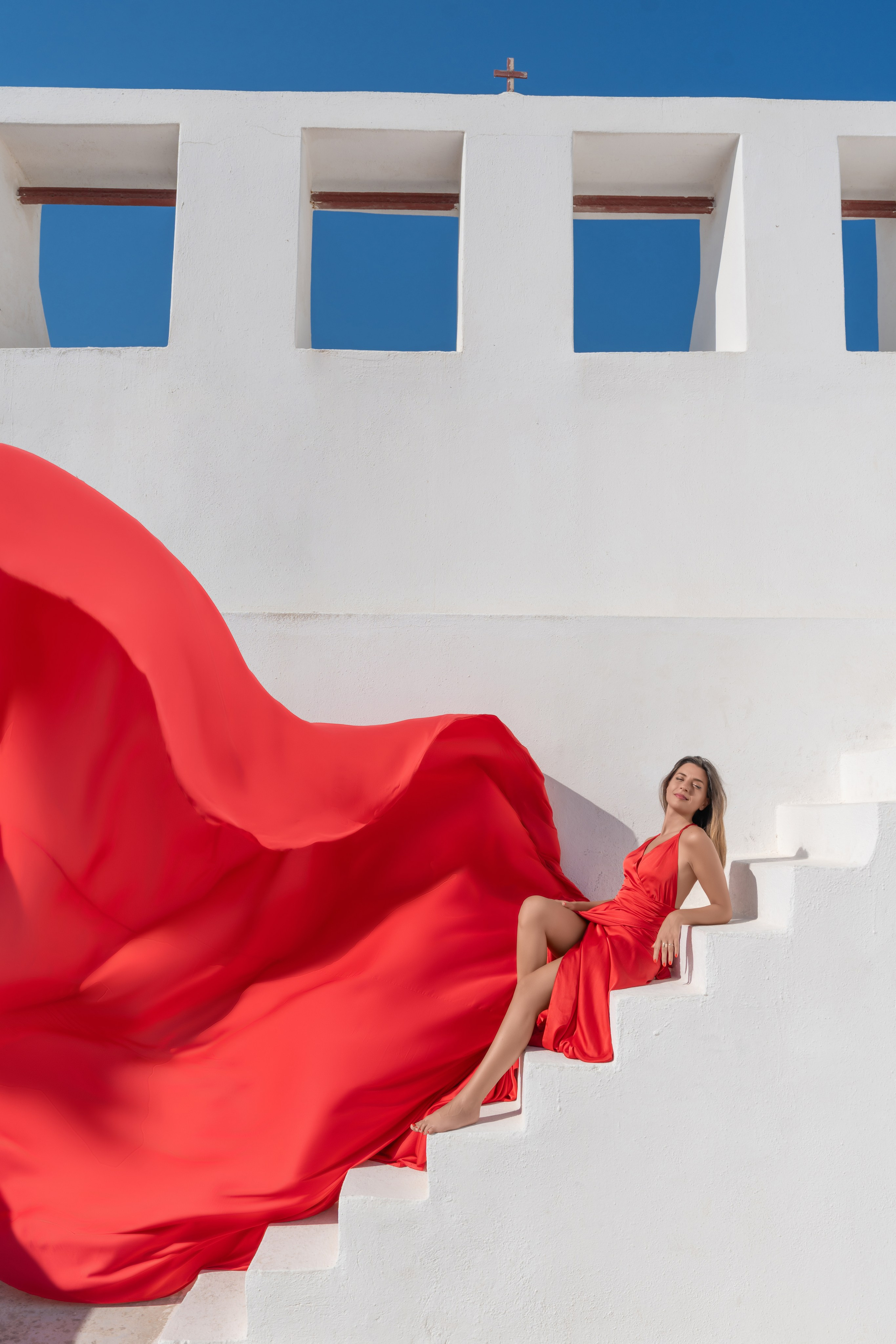 Flying dress photoshoot in Santorini tips. Photographer in Santorini SokoLOVE Alex| Flying Dress Santorini