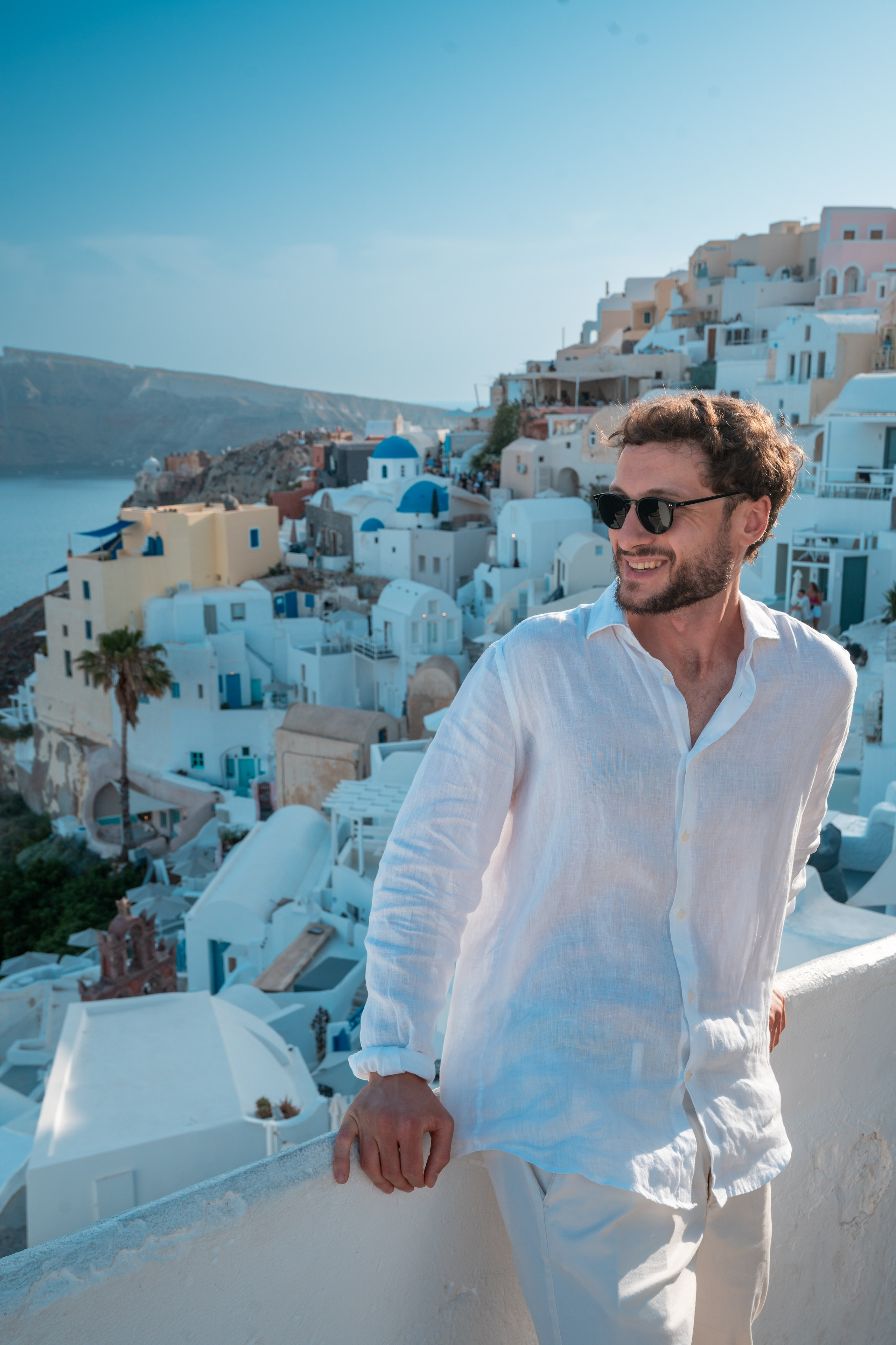 Bring out your elegance with a tailored portrait photoshoot by Sokolove in Santorini. Our professional photographers will frame you perfectly against the backdrop of the island’s stunning beauty, creating timeless portraits that reflect your sophistication.