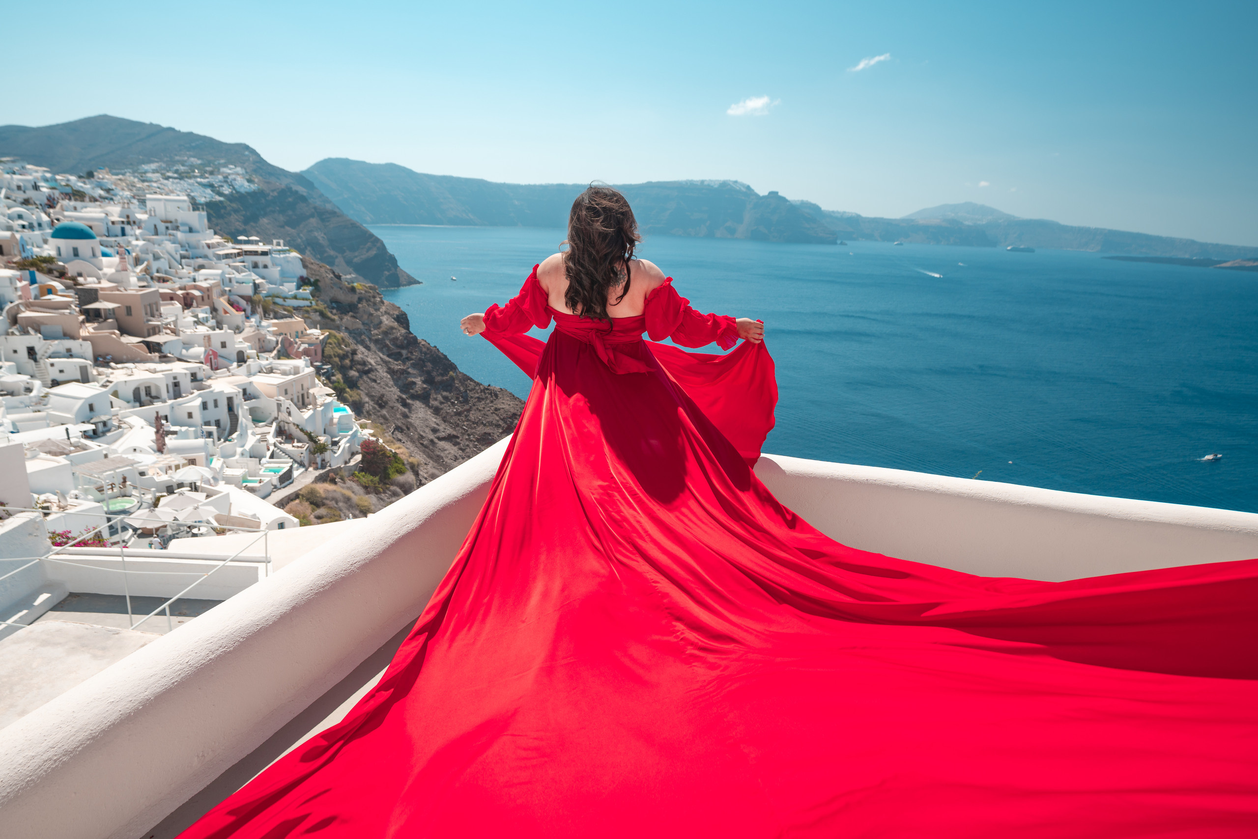 Santorini flying dress reviews photographer & Testimonials | SokoLOVE. Photographer in Santorini SokoLOVE Alex| Flying Dress Santorini