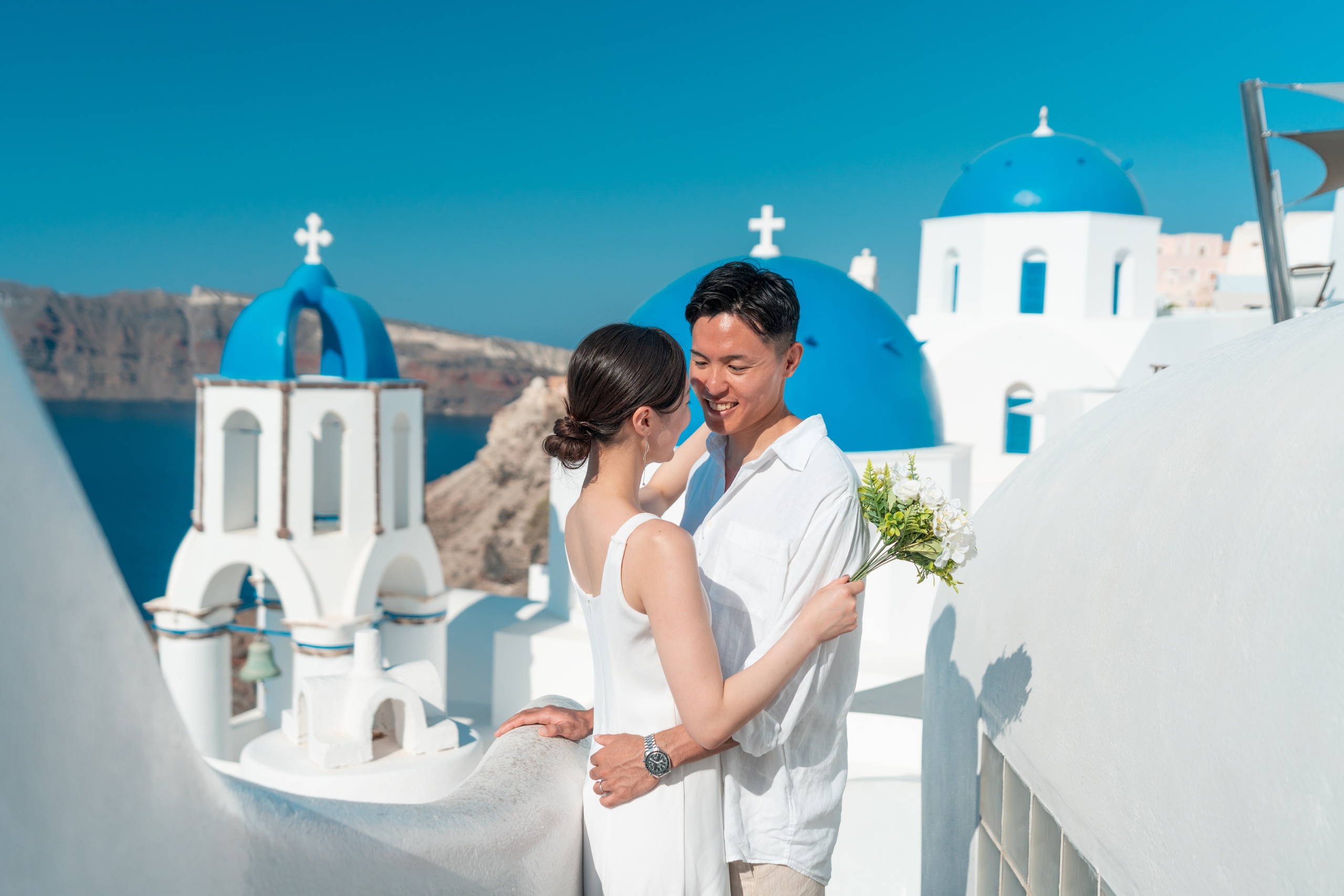 What is your love story in Santorini?. Photographe vidéaste à Santorin|Séances photos de Robe volante Santorin|
