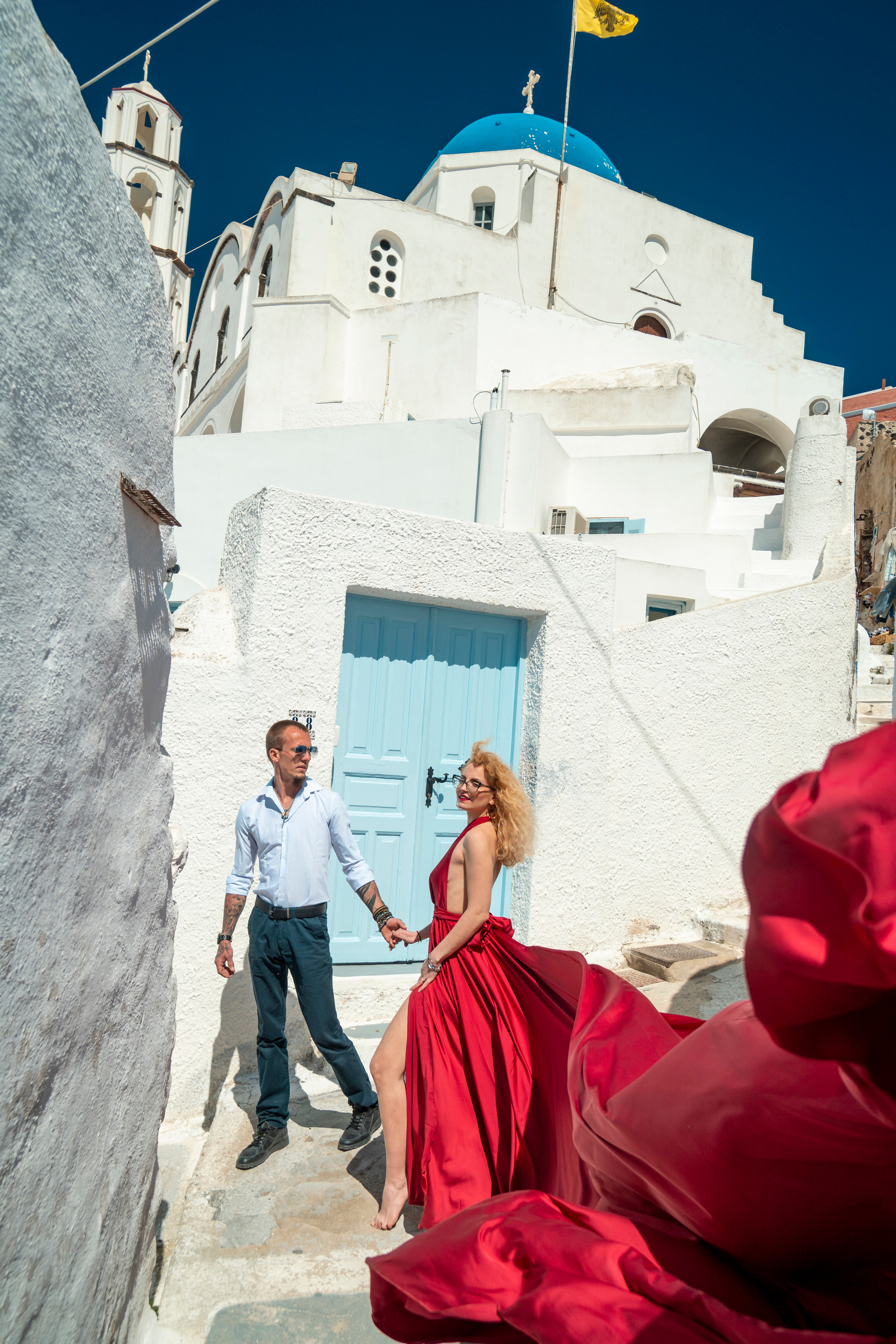 Robe Volante Santorin. Photographe vidéaste à Santorin|Séances photos de Robe volante Santorin|