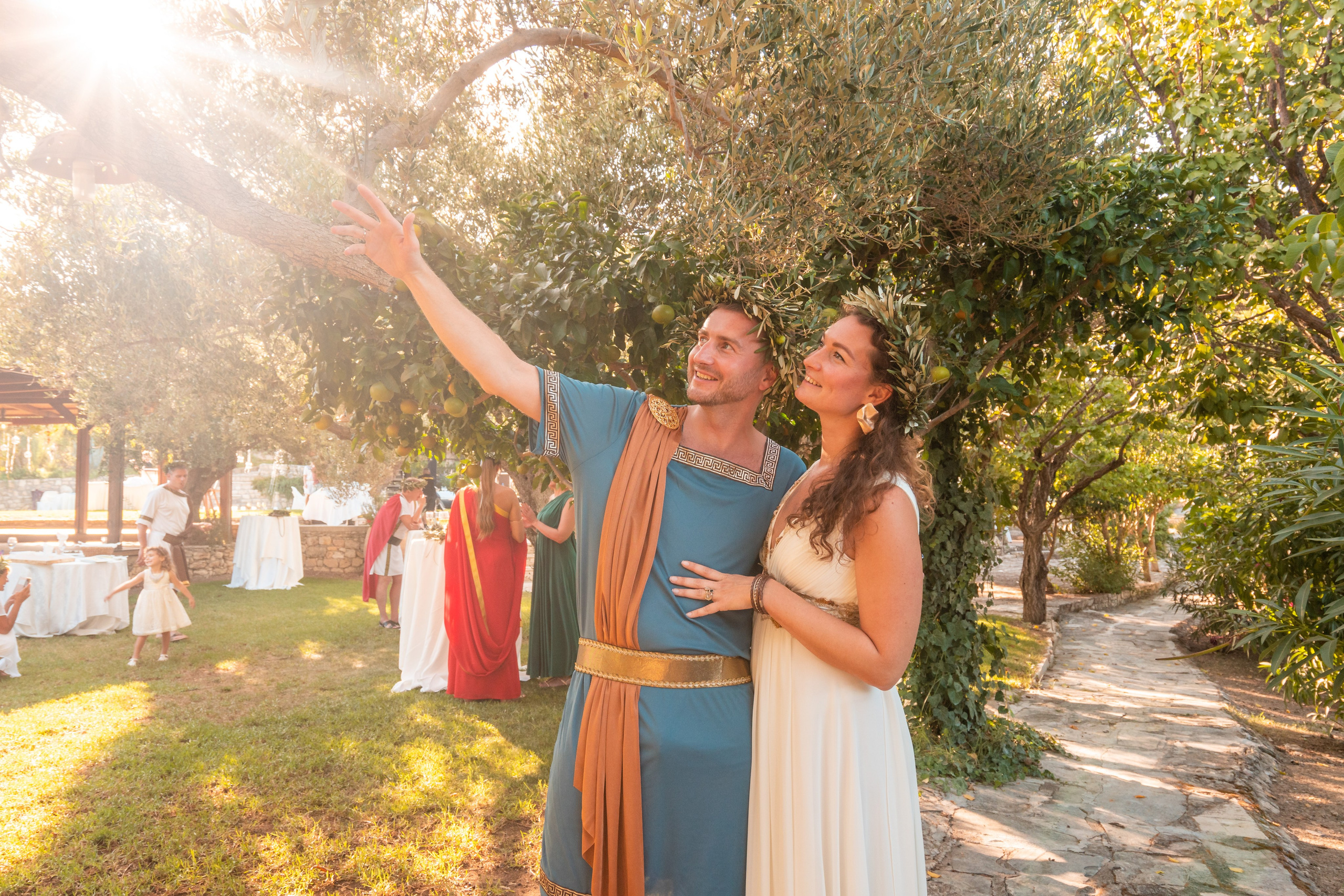 Wedding. Photographe vidéaste à Santorin|Séances photos de Robe volante Santorin|