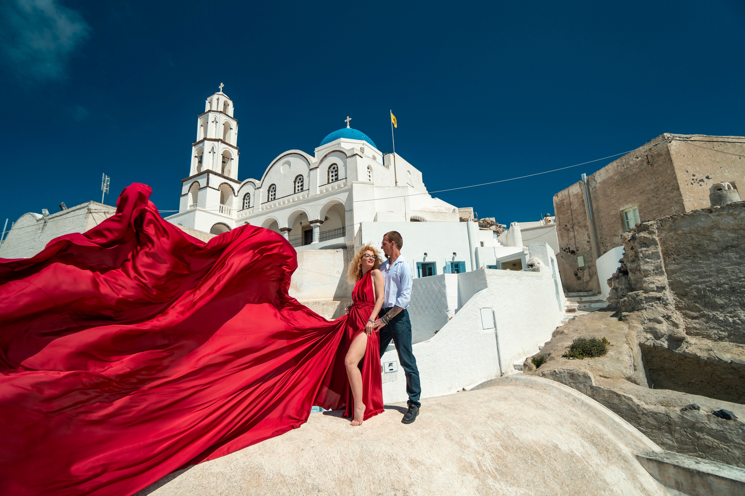 Robe Volante Santorin. Photographe vidéaste à Santorin|Séances photos de Robe volante Santorin|