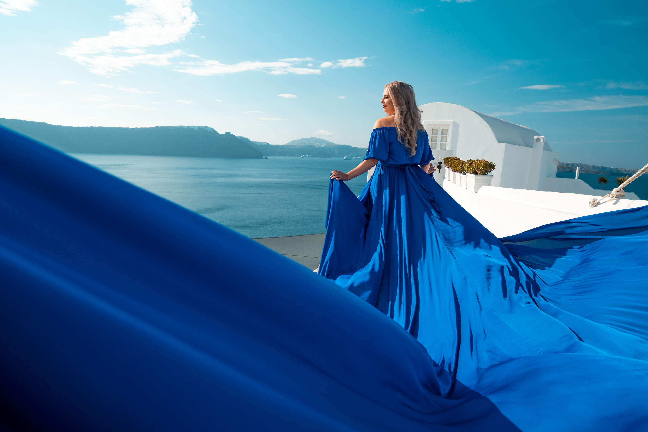 Santorini flying dress reviews photographer & Testimonials | SokoLOVE. Photographer in Santorini SokoLOVE Alex| Flying Dress Santorini