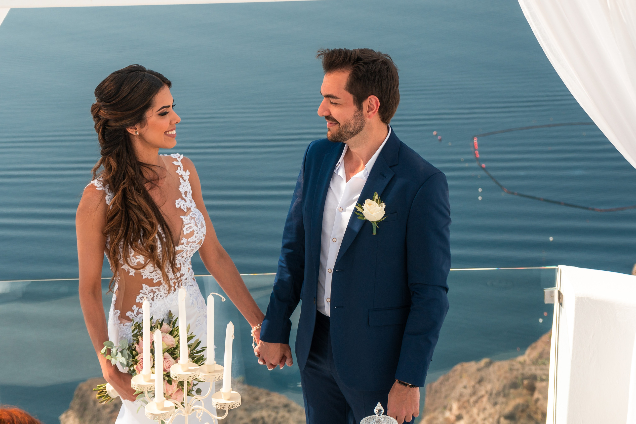 Wedding. Photographe vidéaste à Santorin|Séances photos de Robe volante Santorin|