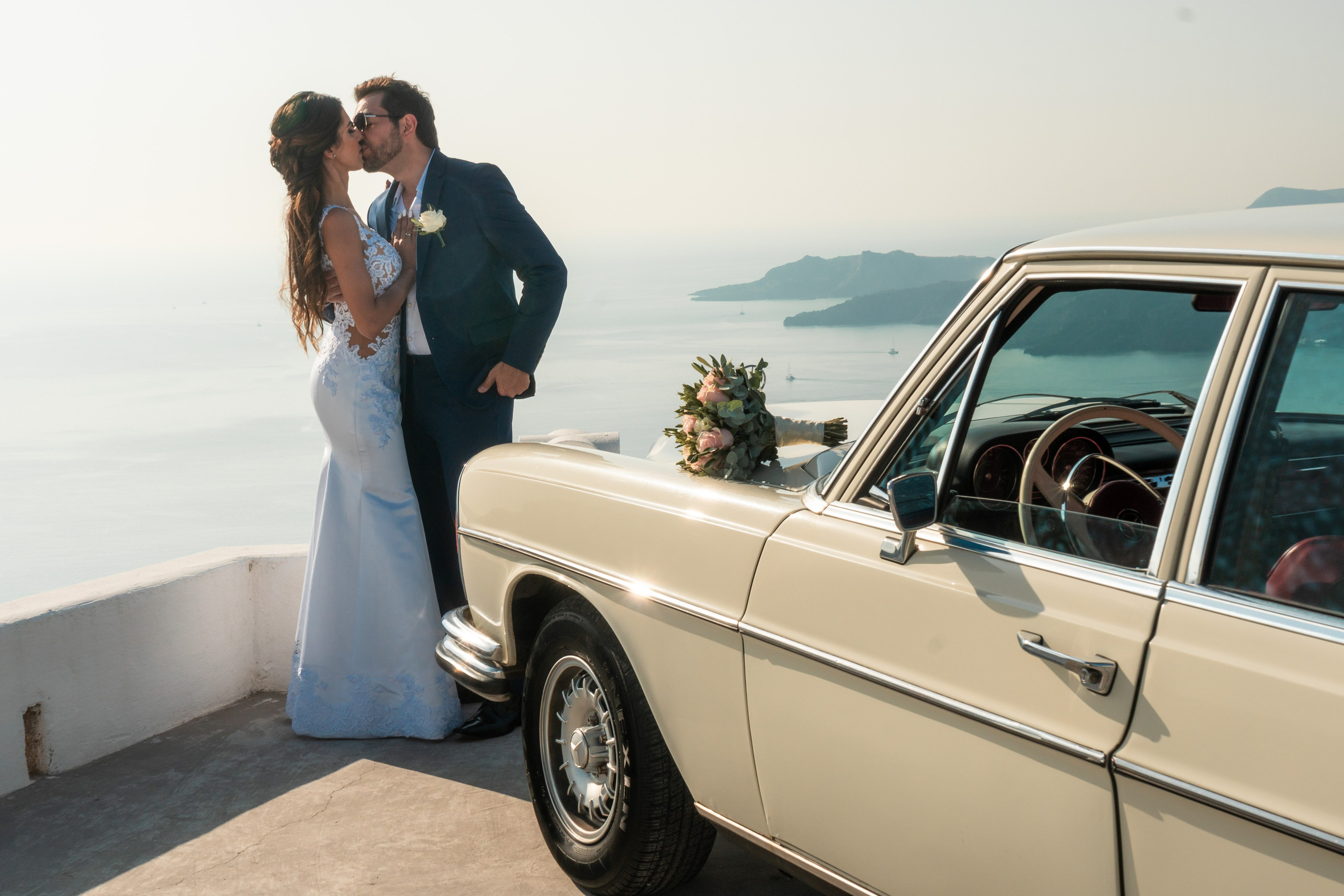 Wedding. Photographe vidéaste à Santorin|Séances photos de Robe volante Santorin|