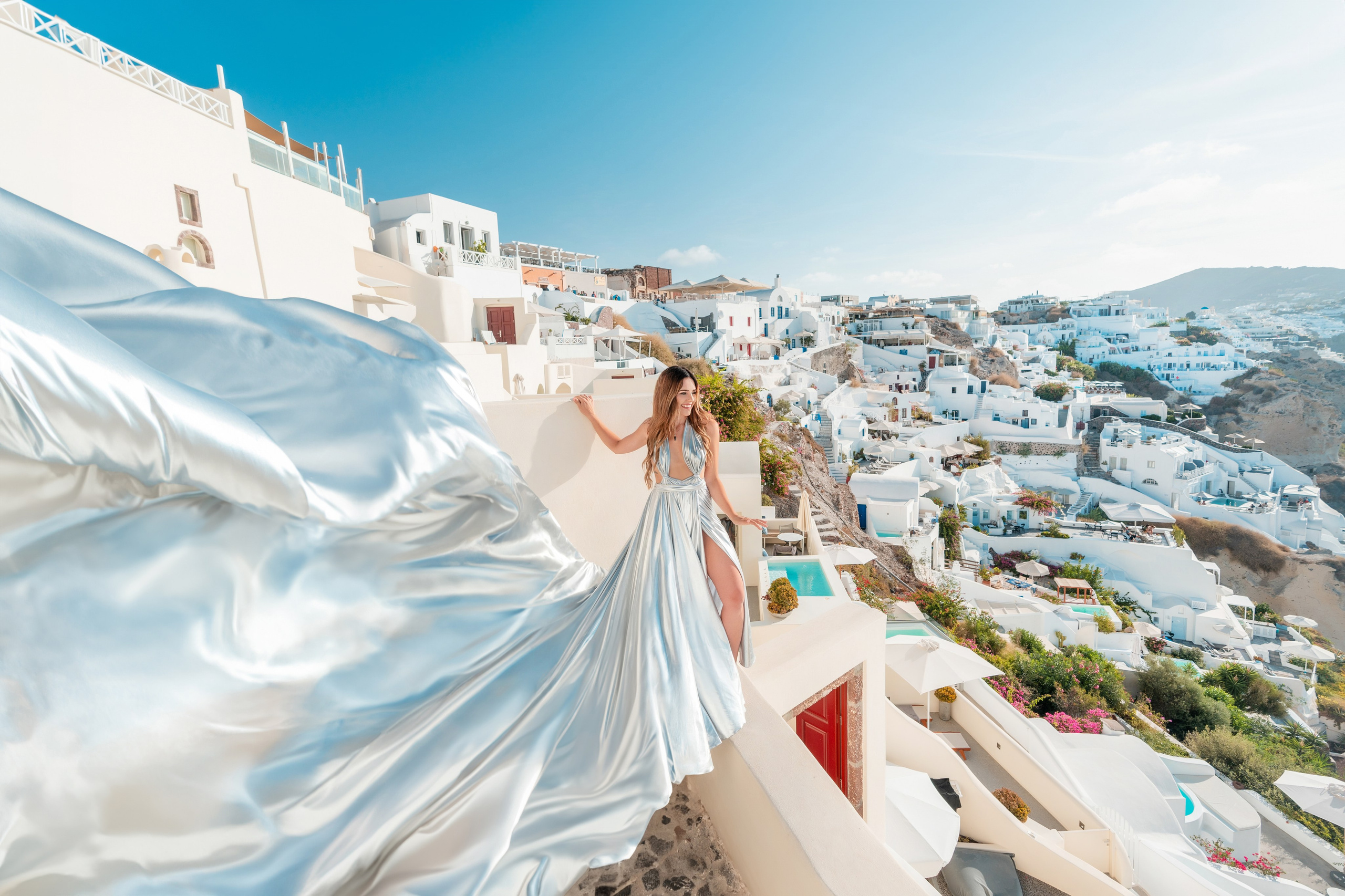 Robe Volante Santorin. Photographe vidéaste à Santorin|Séances photos de Robe volante Santorin|